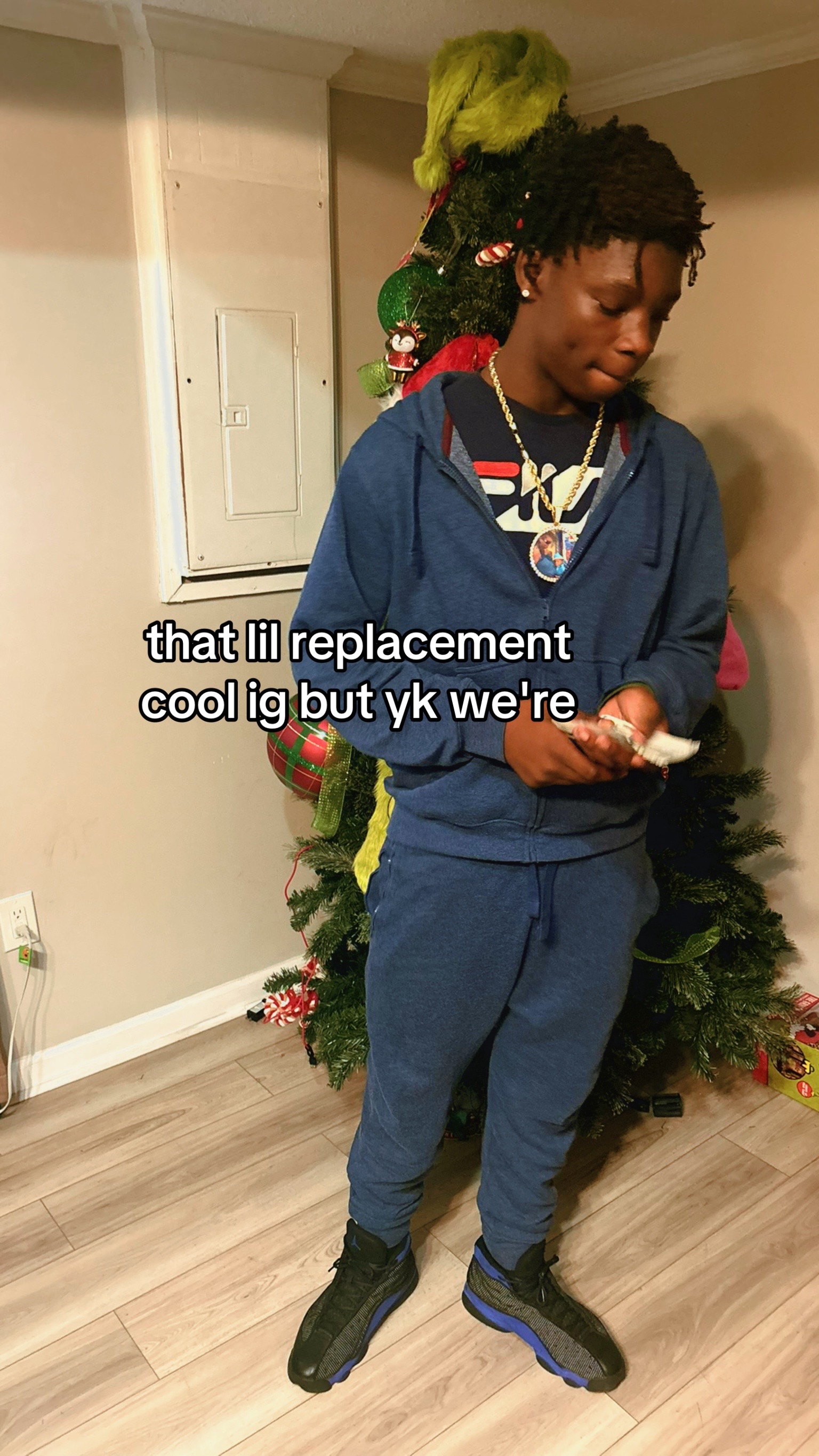 @⃟