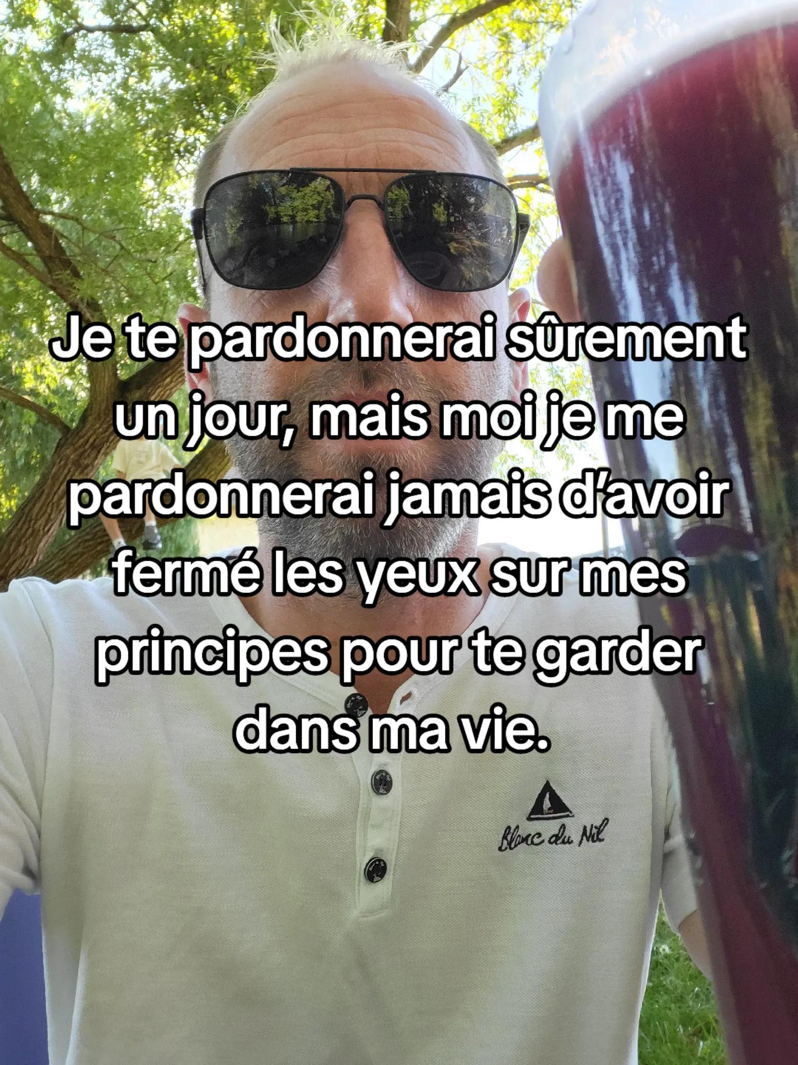 @un homme debout