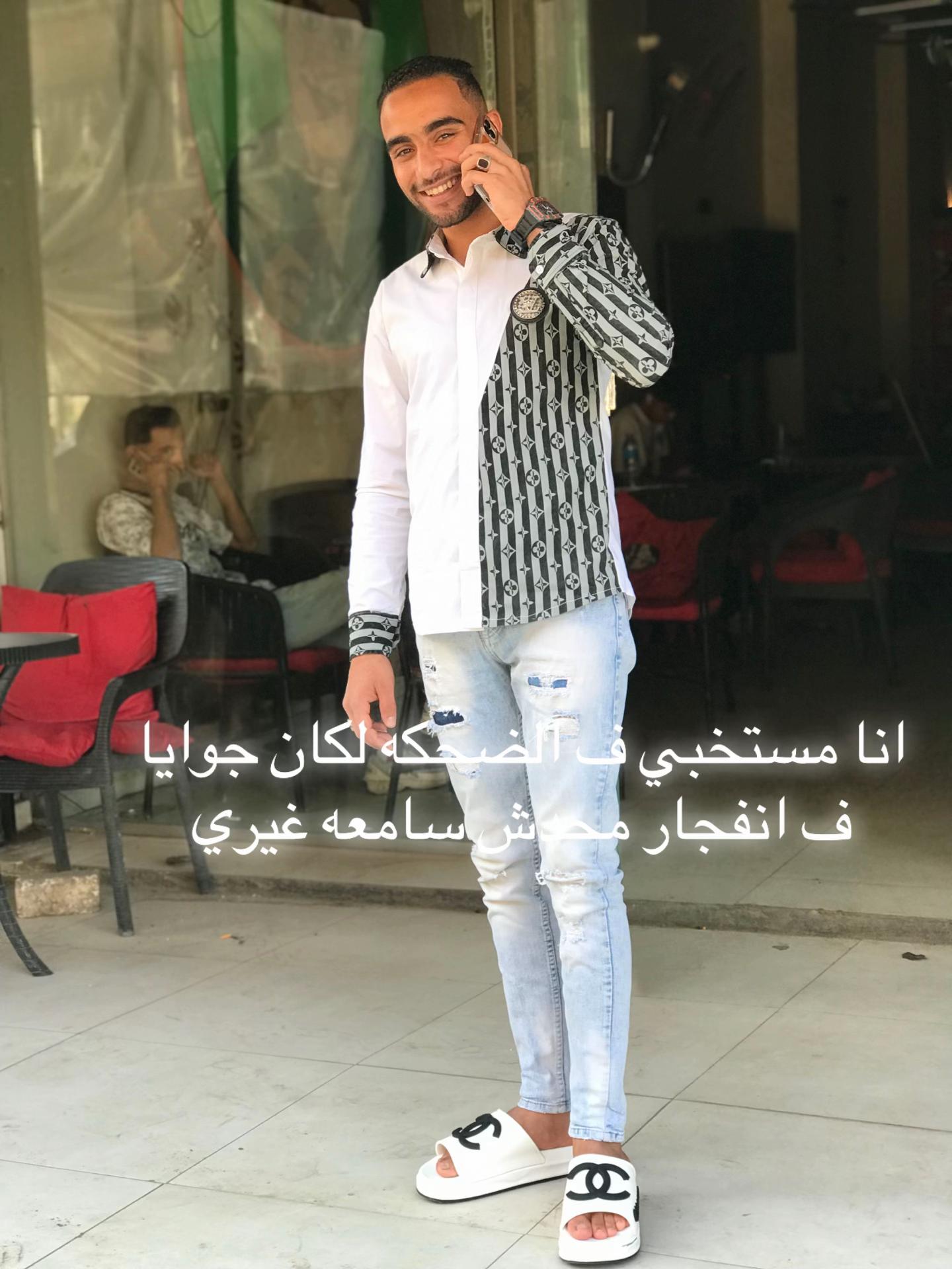 @دولفين في وسط قروش⚓🐬