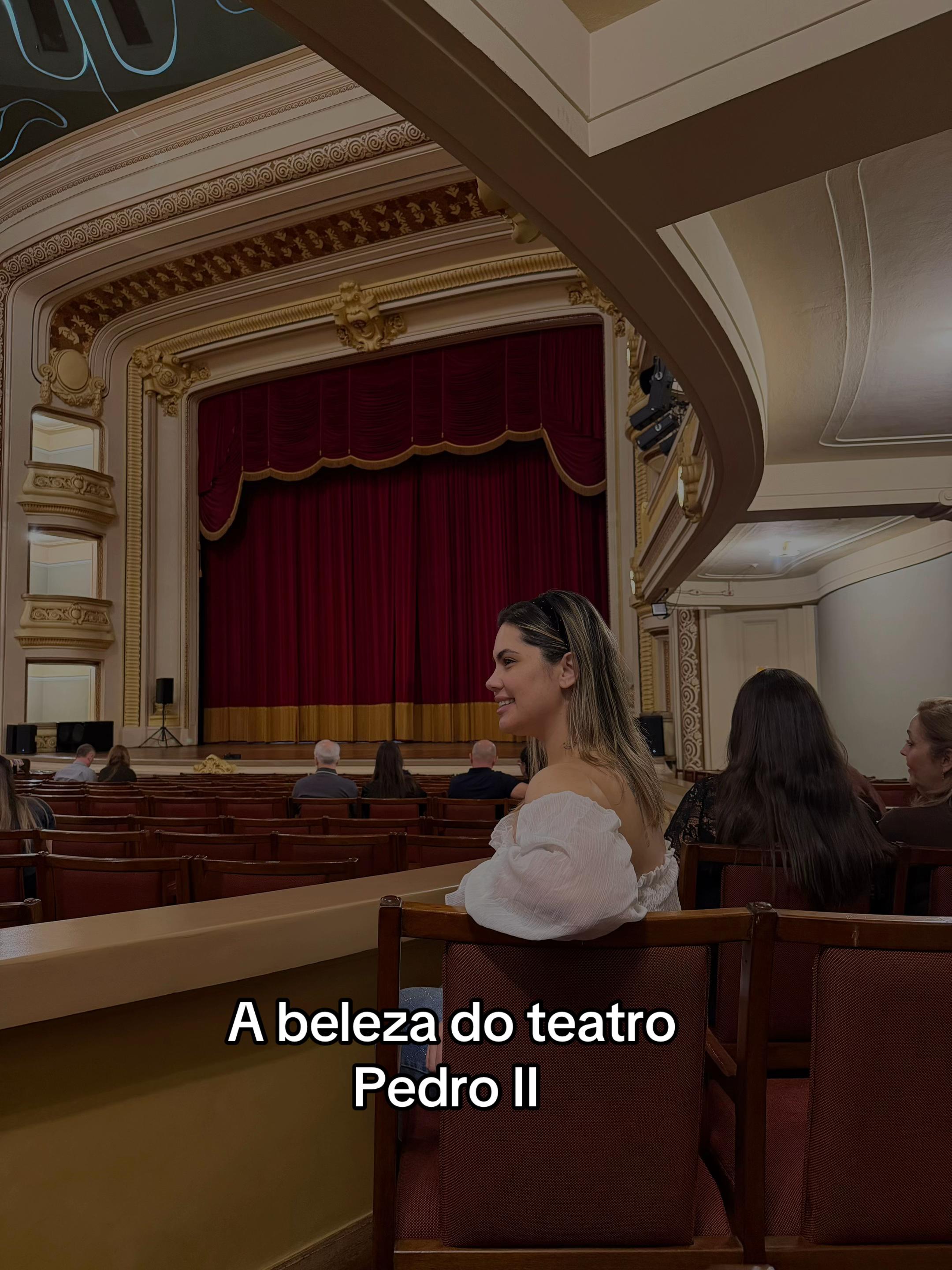 @anadelamonica