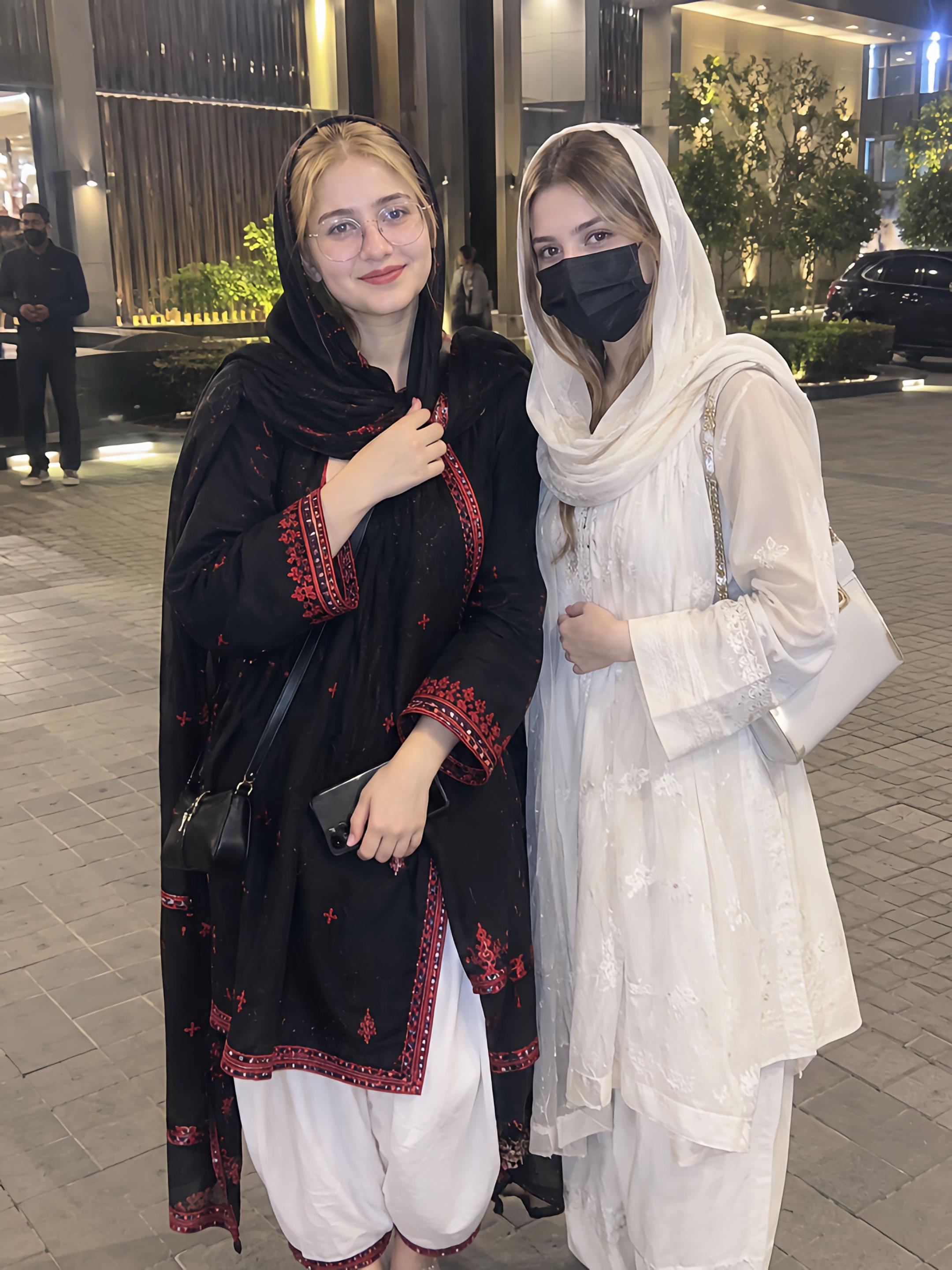 @𝑨𝒓𝒆𝒆𝒃𝒂 🥀