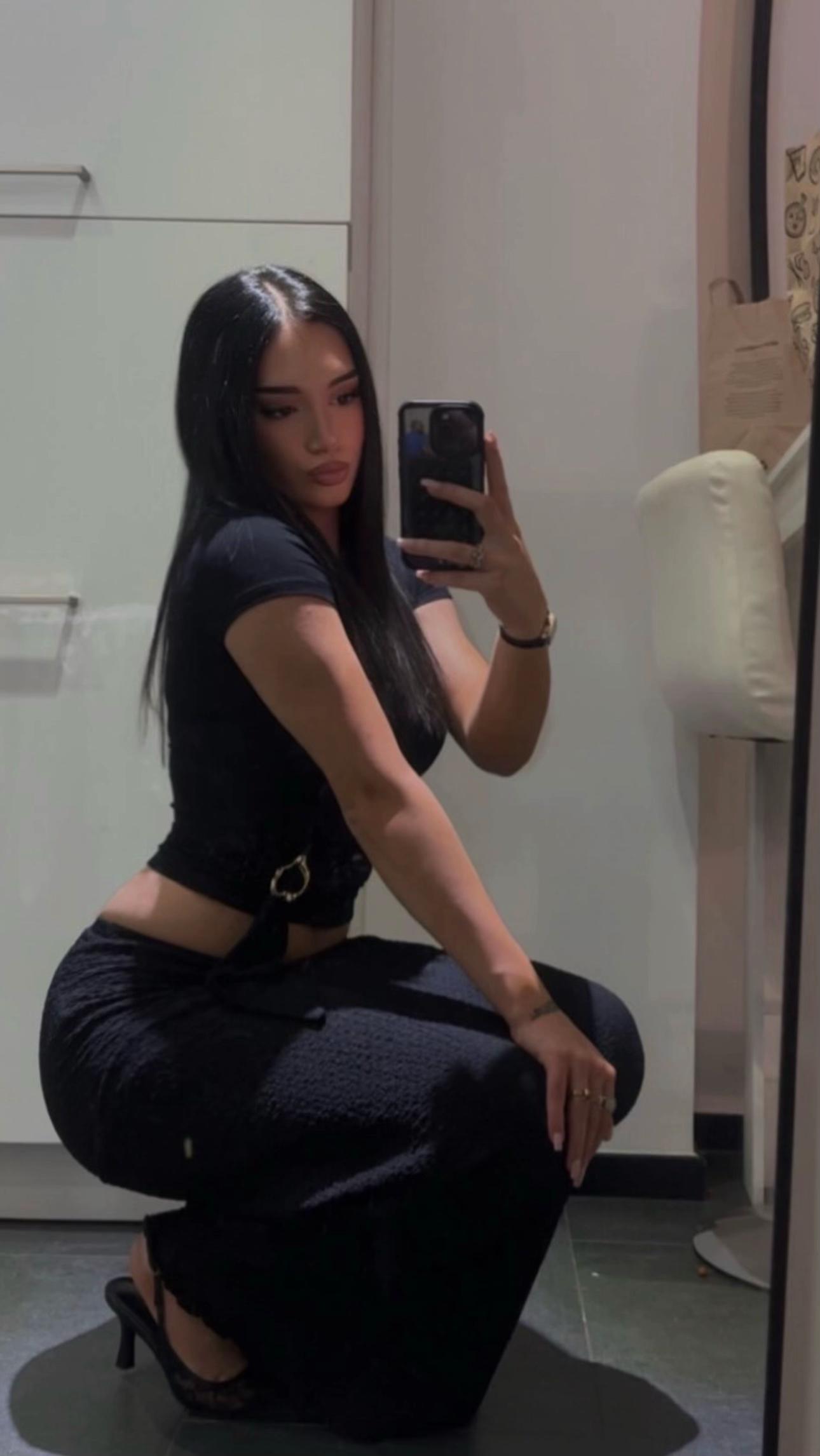 @Ar1ana030