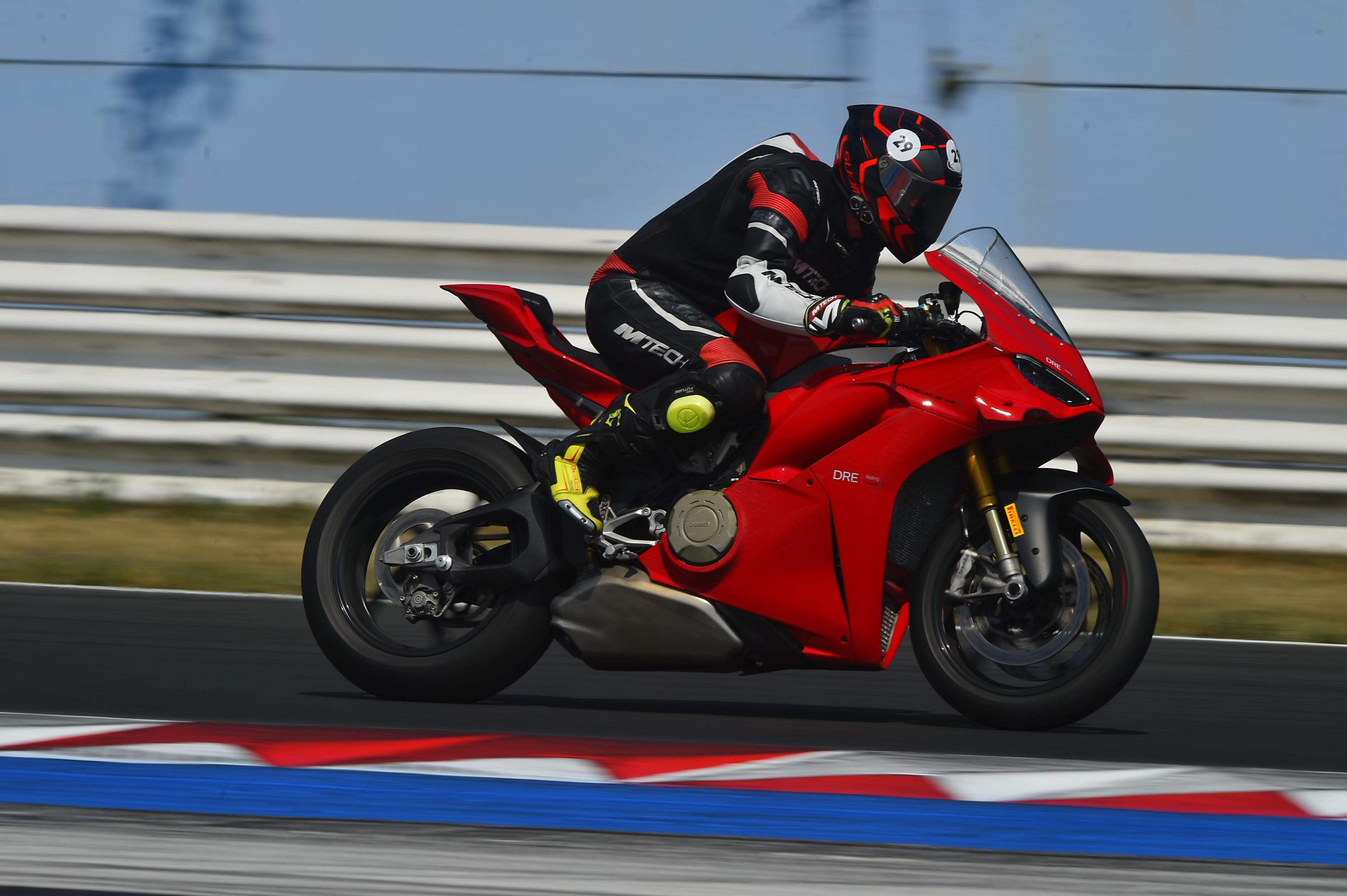 @❤️Ducati in love❤️🖤💙