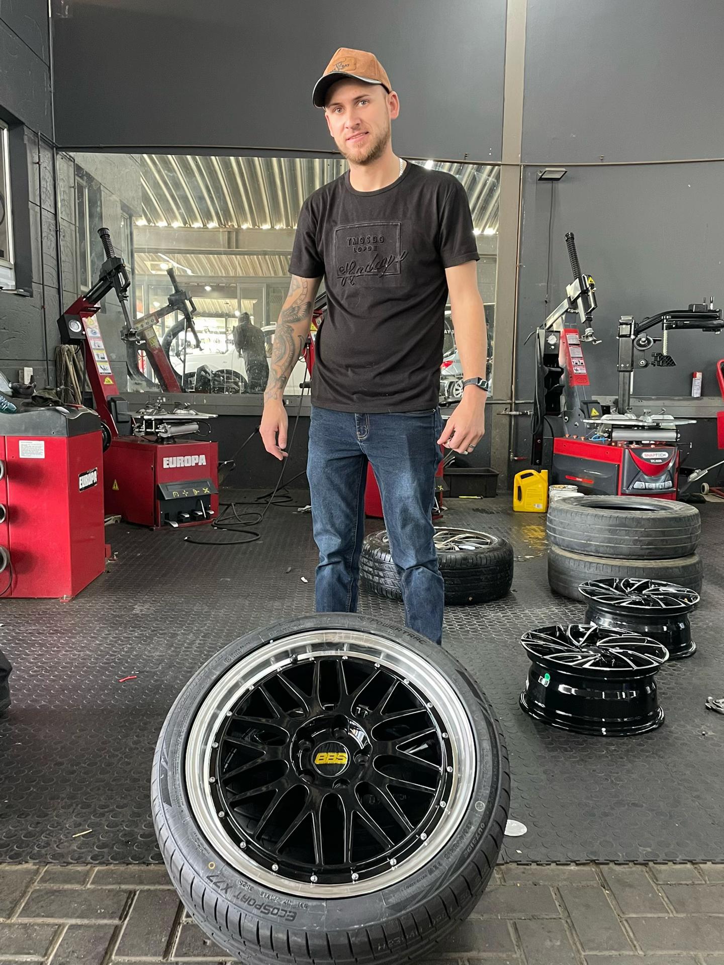 @W H E E L S  2000