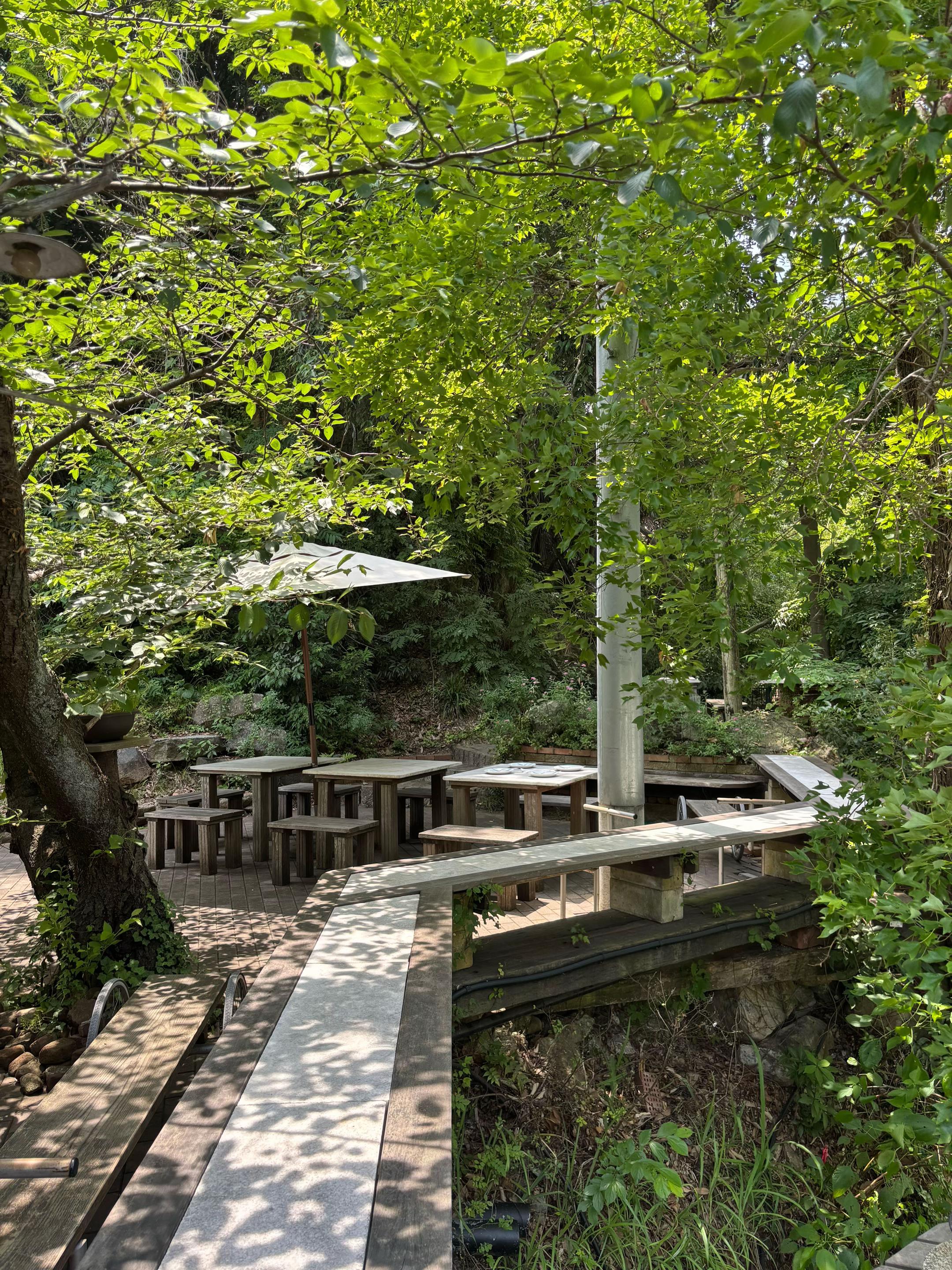 @な の
