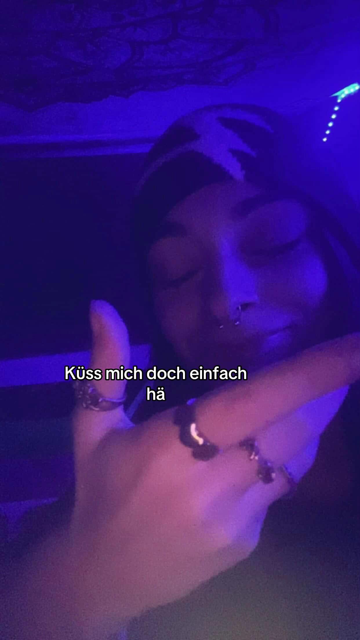 @WLW👩🏻&zwj;❤️&zwj;💋&zwj;👩🏻🇮🇹