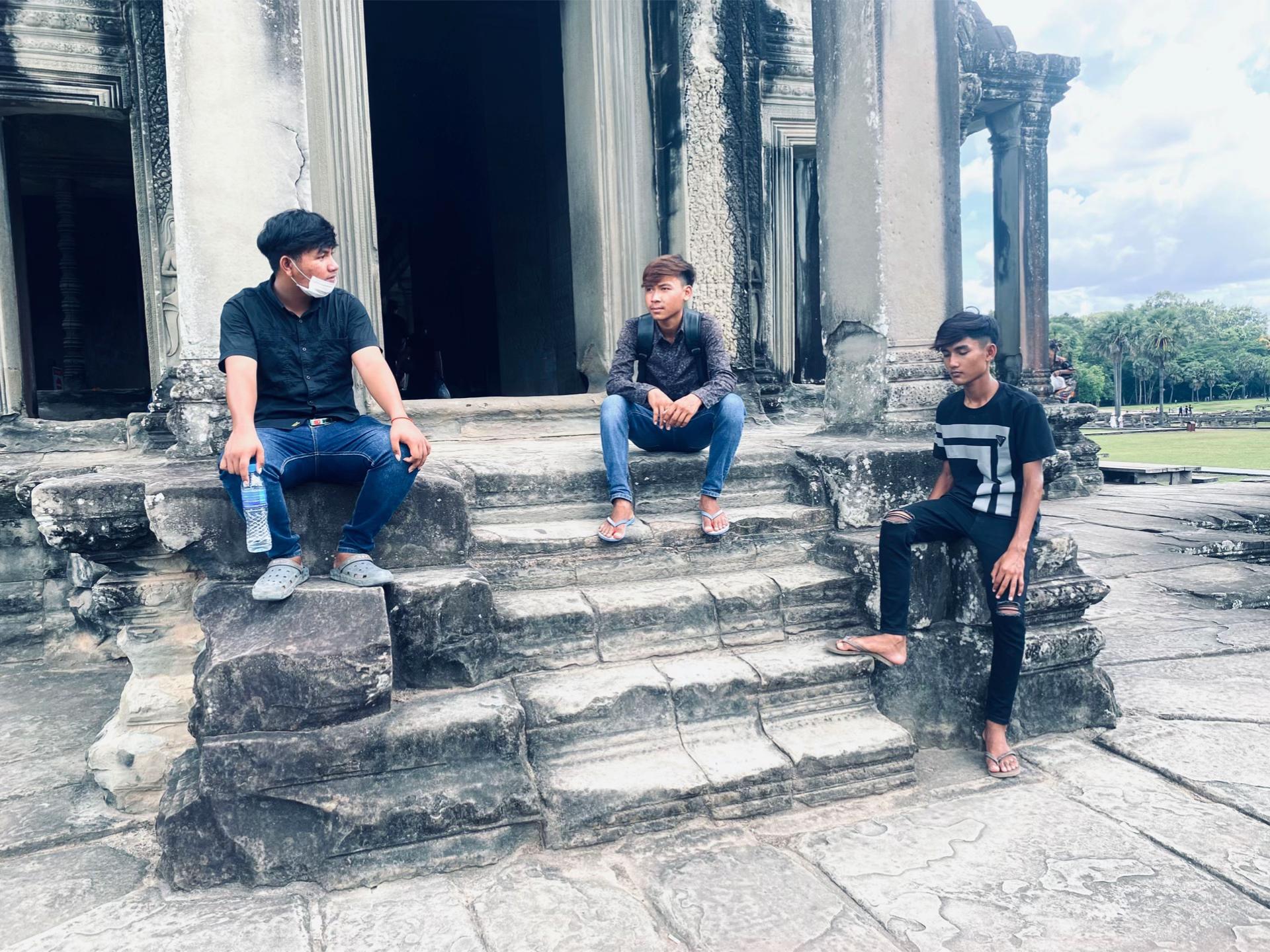 @សុឡាត់ ក្បាល់ខូច🙄