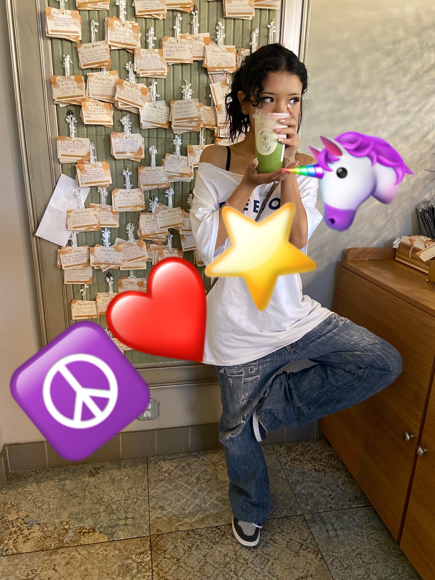 @>.<