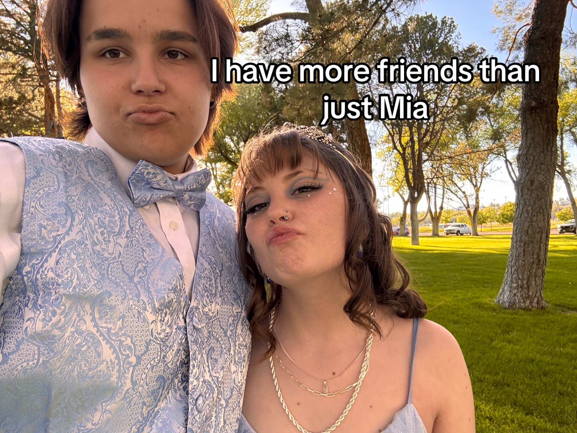 @𝐸𝓂𝒾