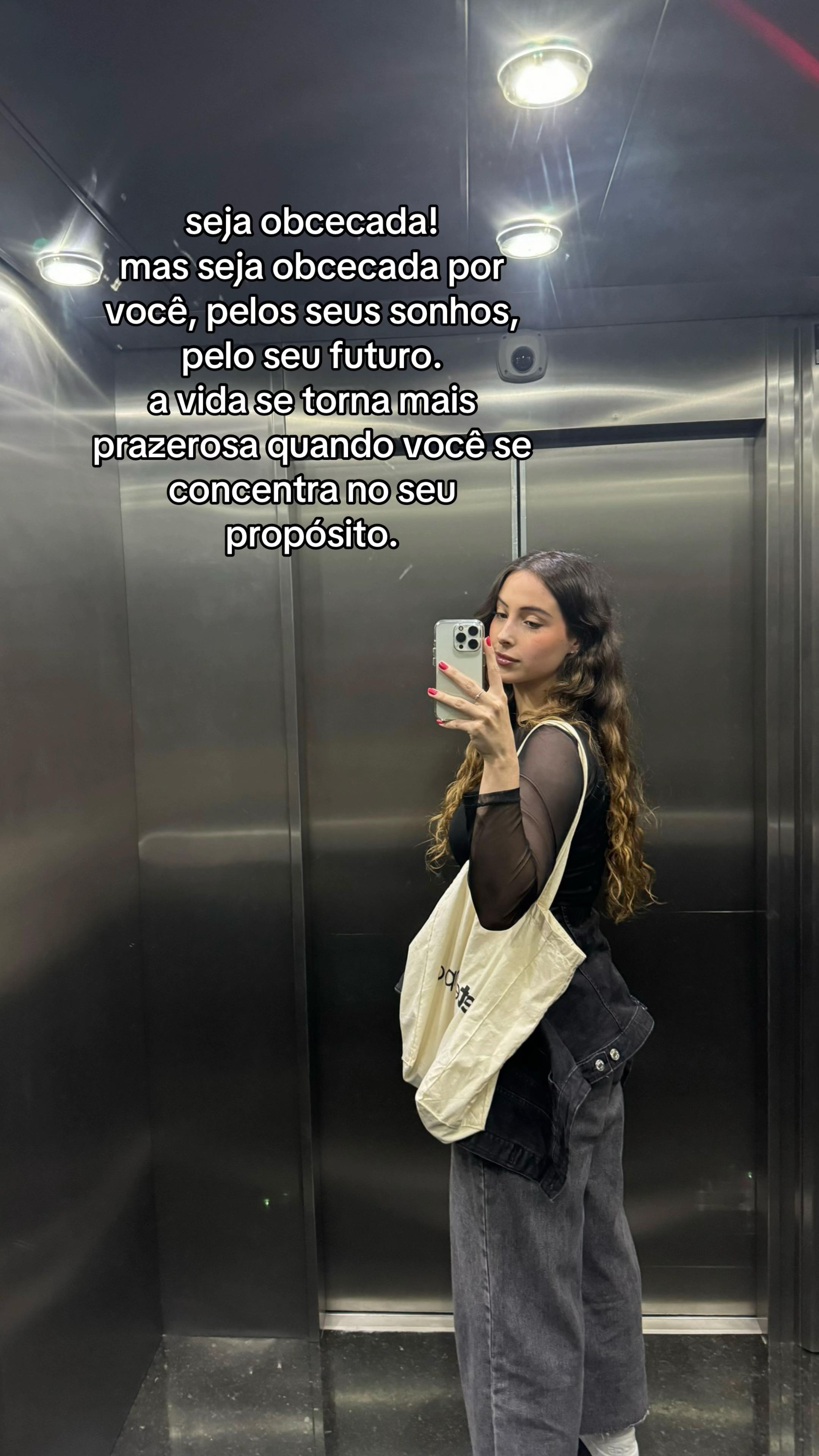 @Bruna Elena 🦋