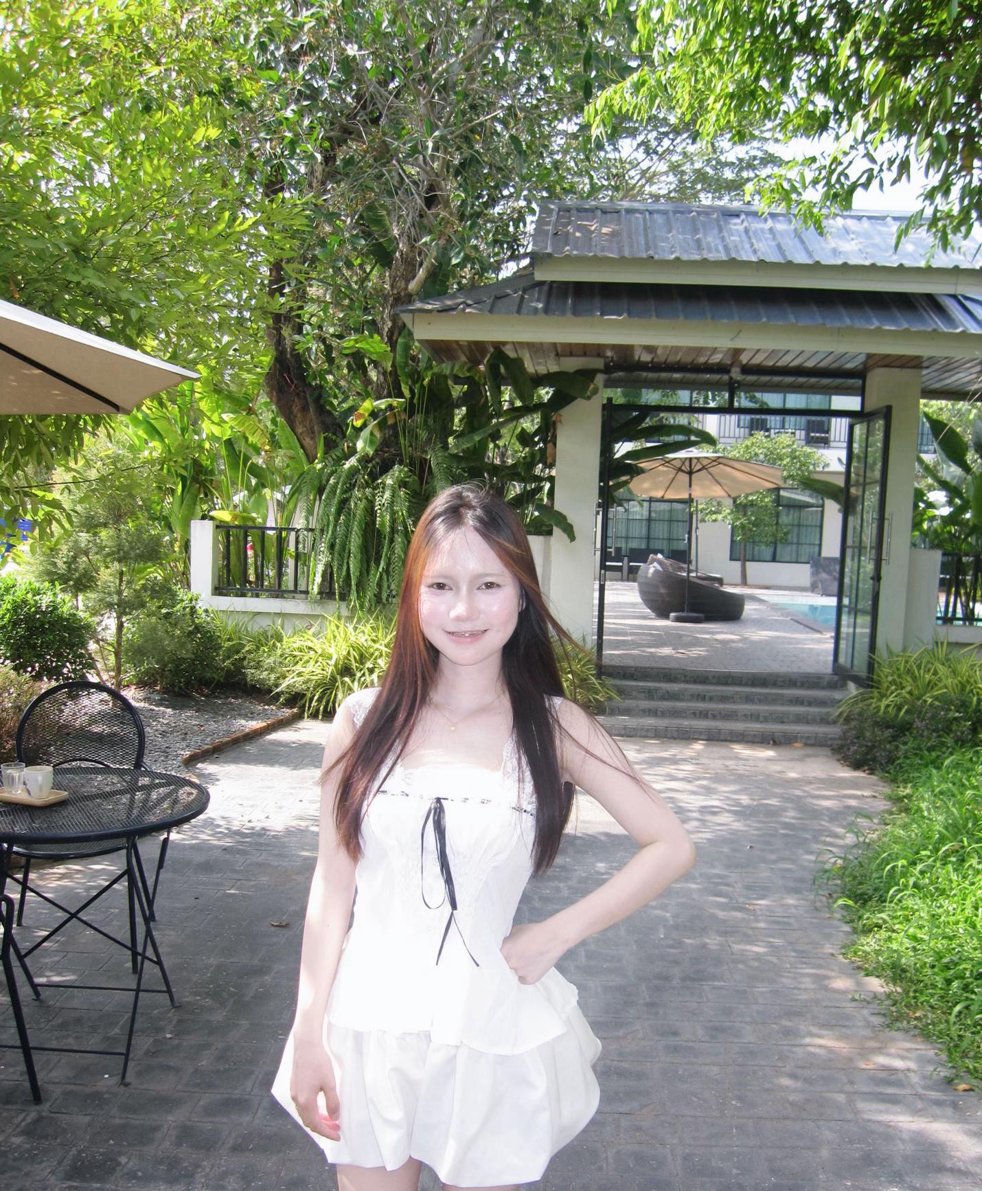 @แก้มที่ใส่รีสีชมพู