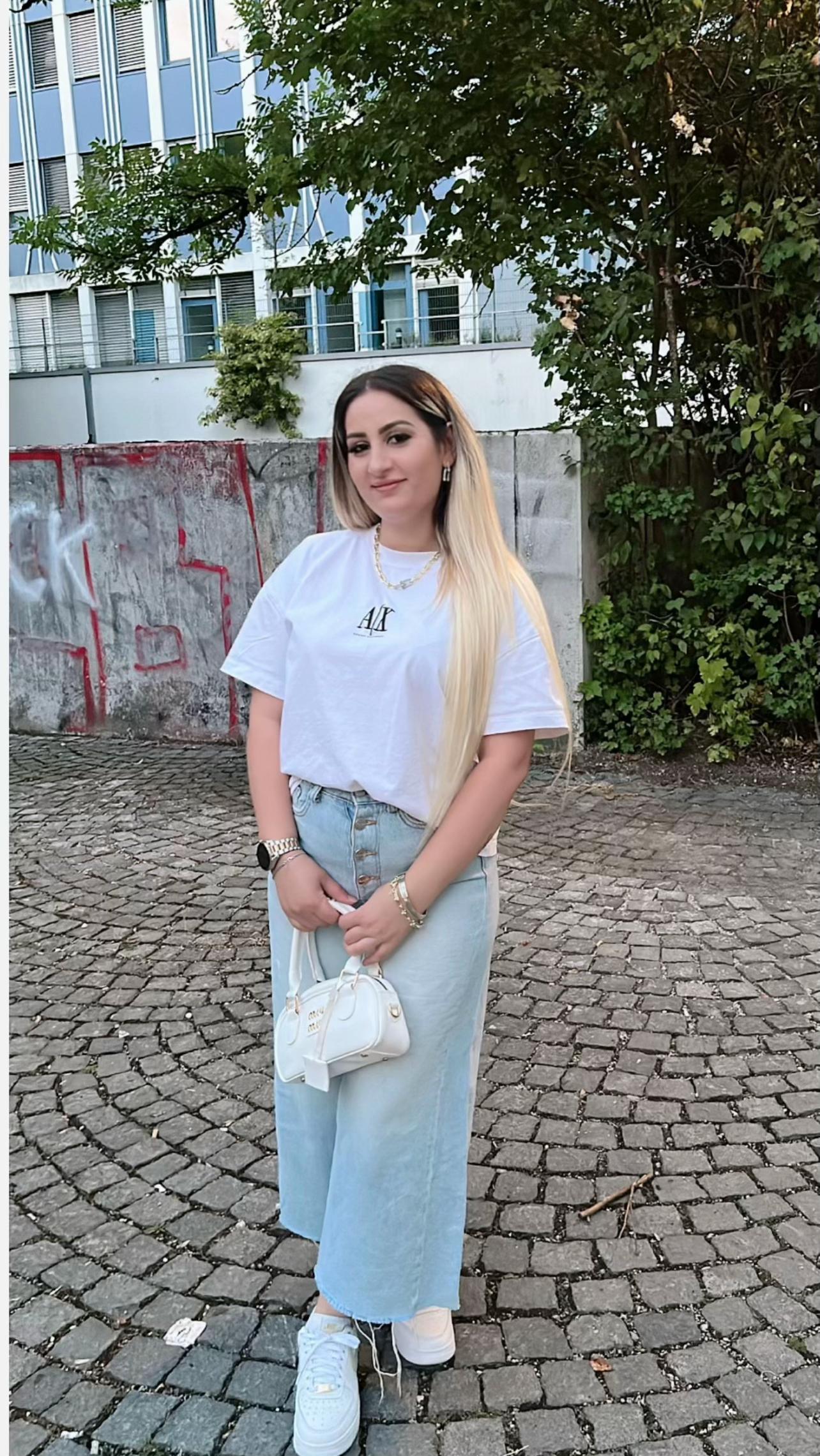 @yellow_barbiela_98