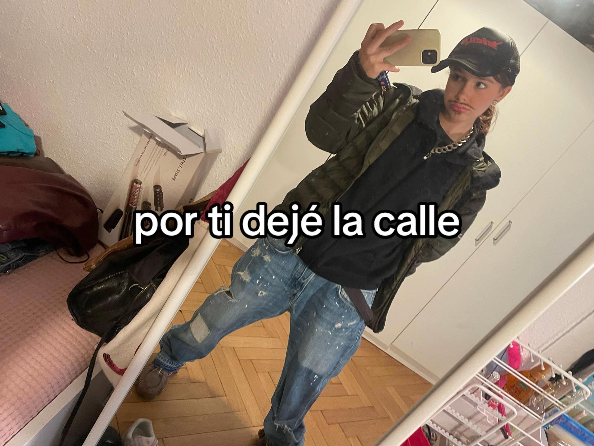 @✰