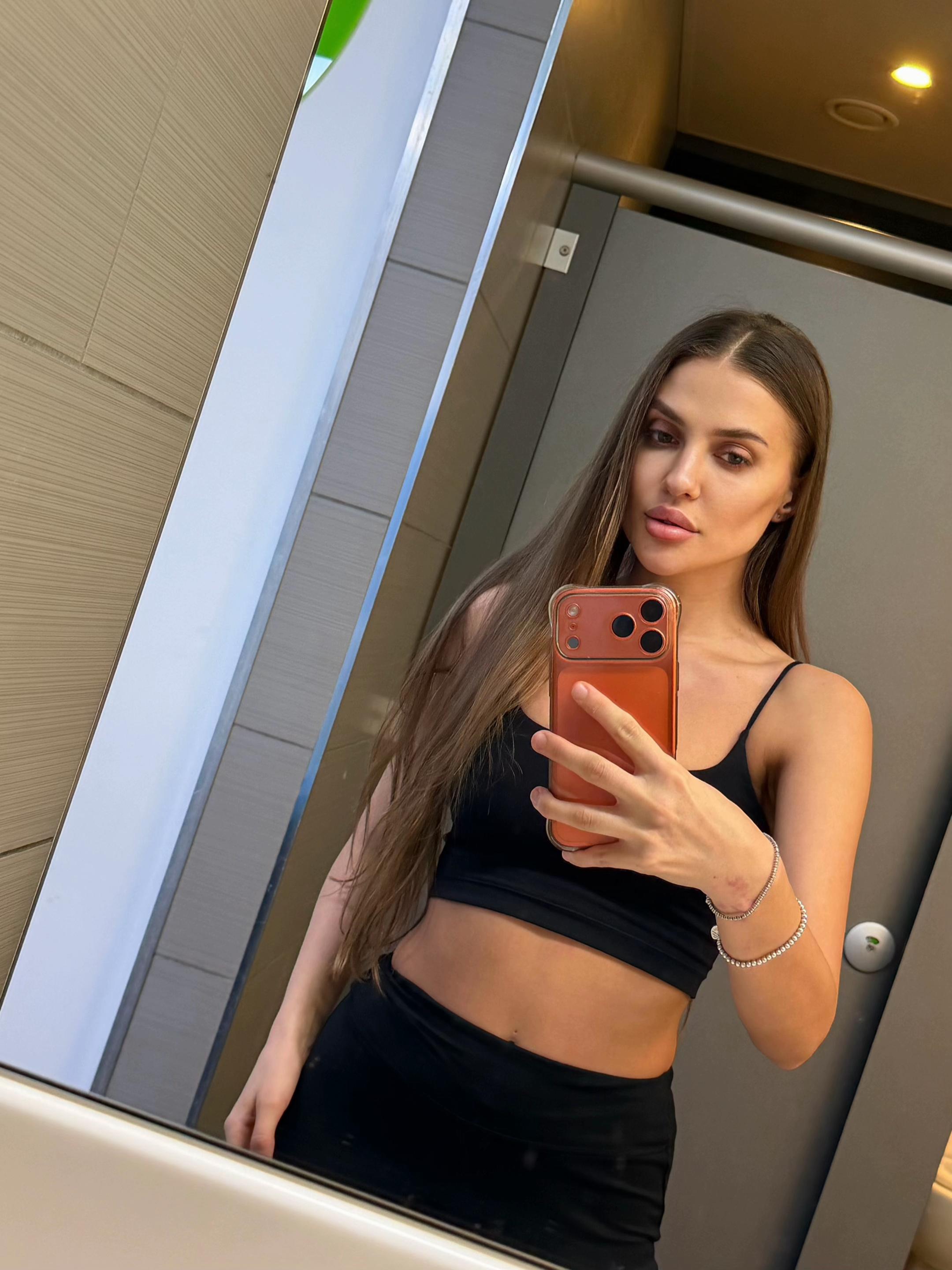 @Ella_001
