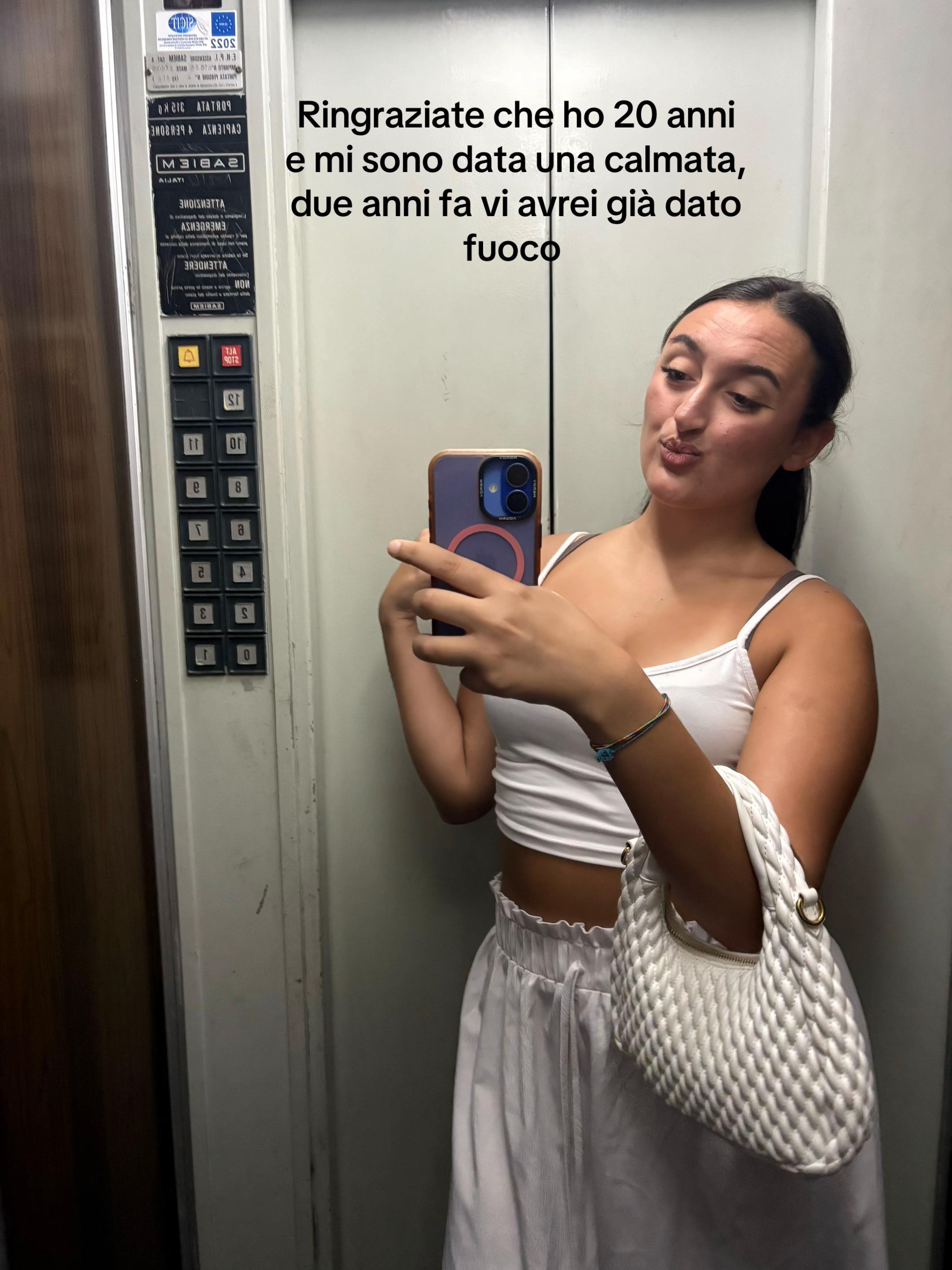 @elisa🐍