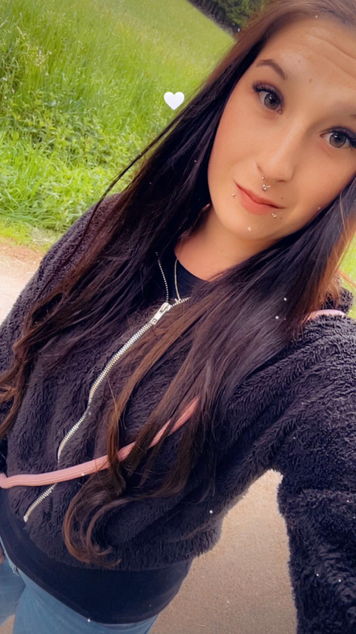 @ღ𝒞𝒽𝒶ℴ𝓈𝓆𝓊ℯℯ𝓃ღ