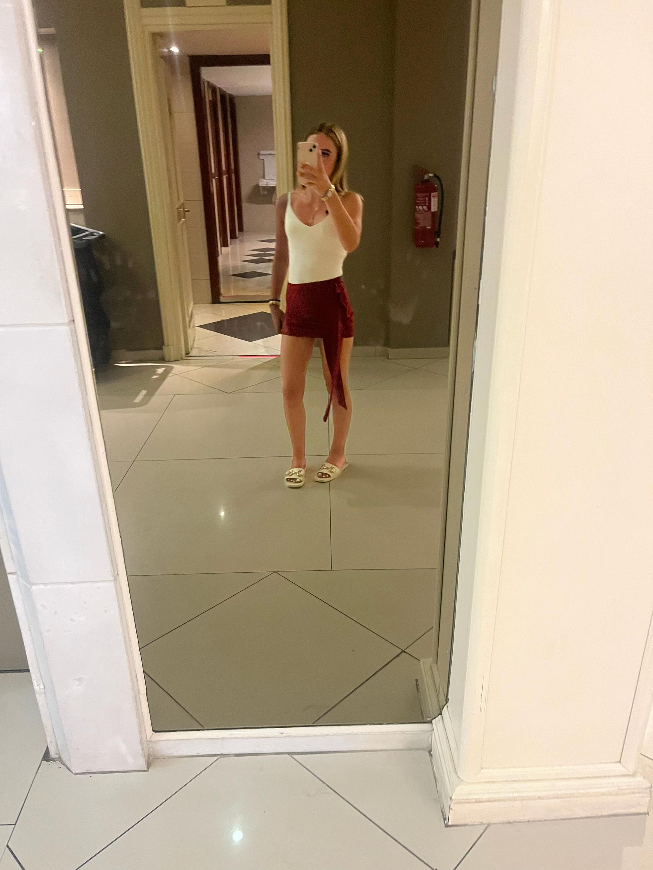 @️ 𝐛𝐞𝐭𝐭✨
