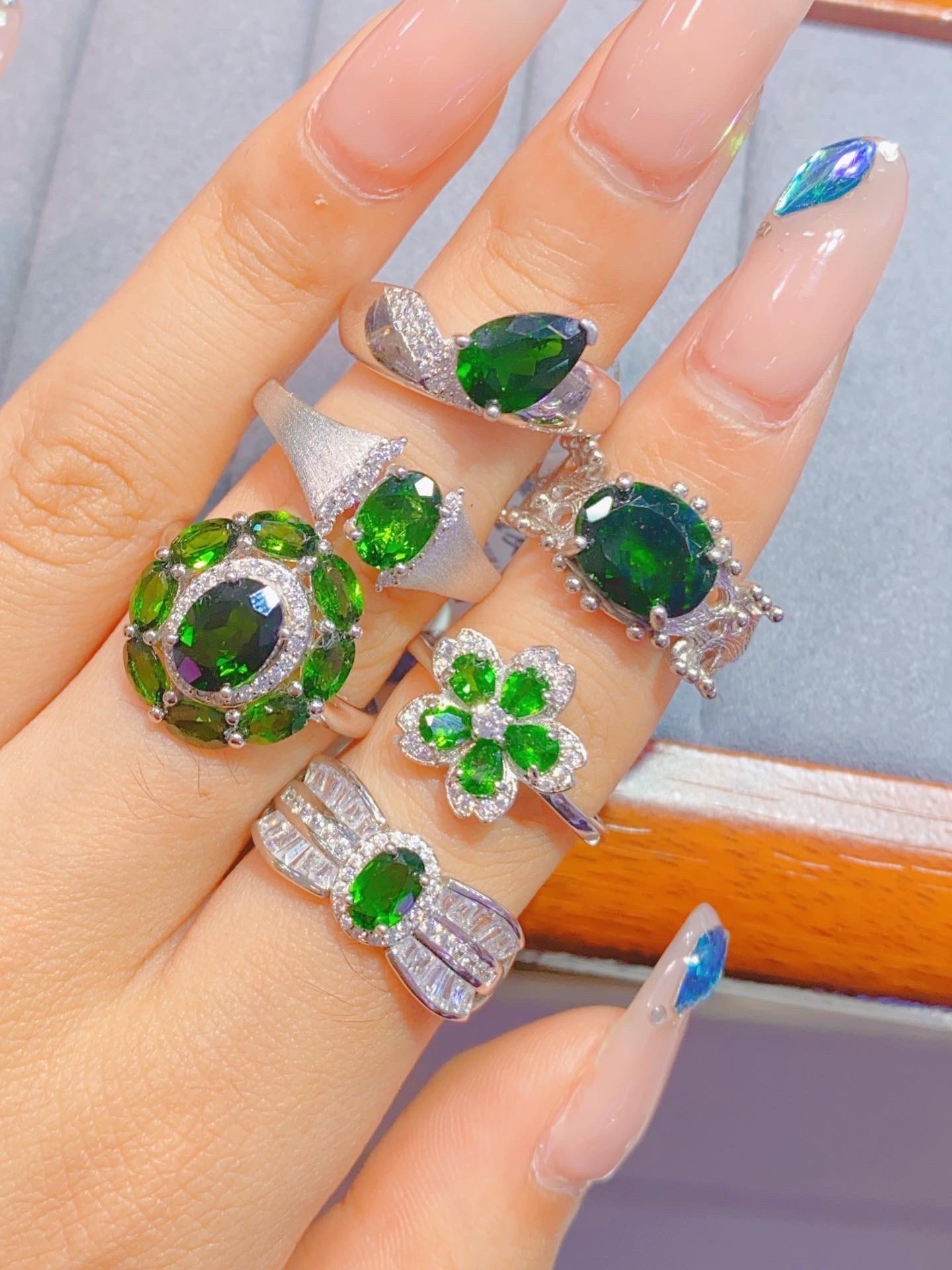 @qqscrystals