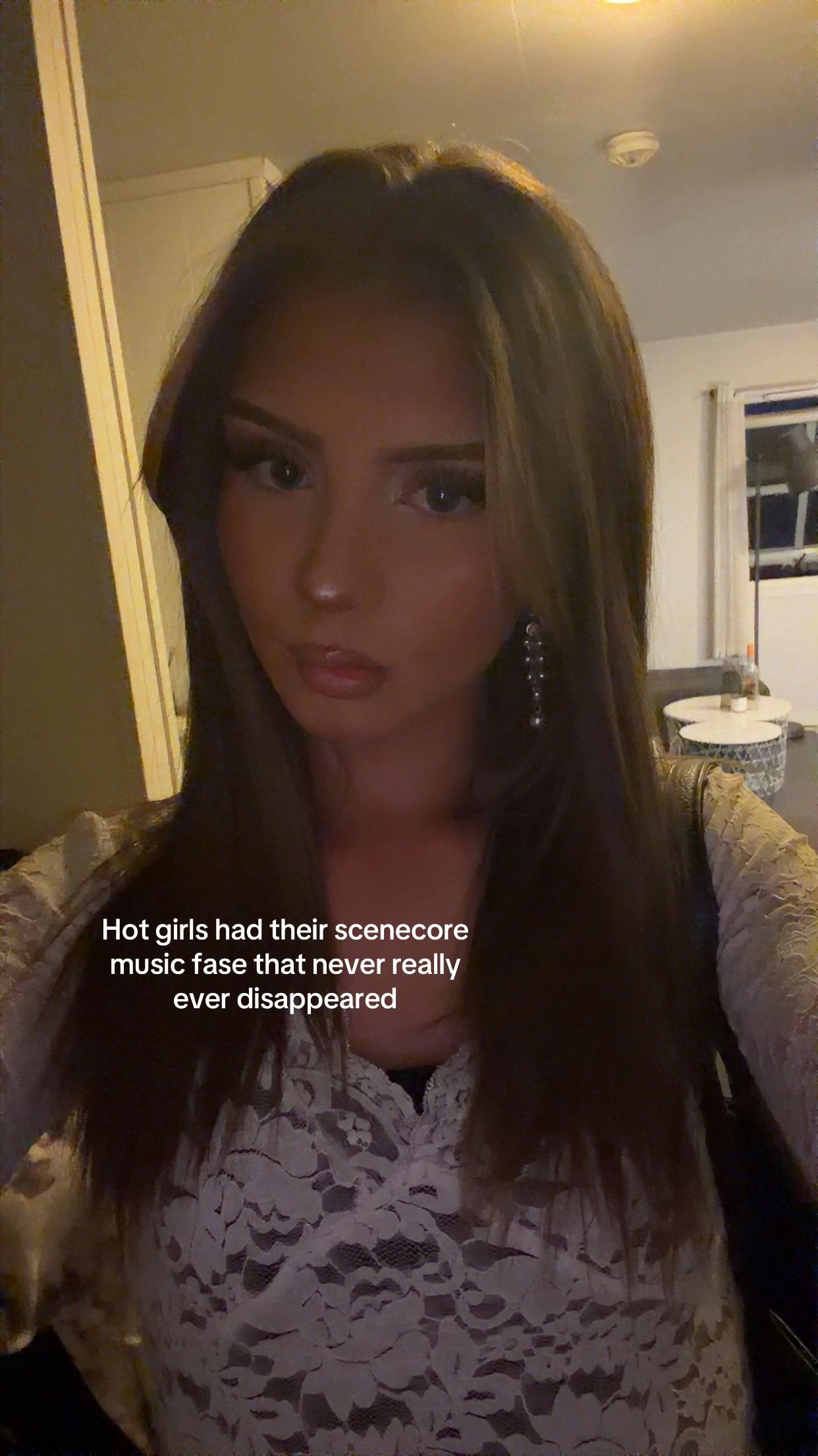 @VICTORIA GUNDERSEN