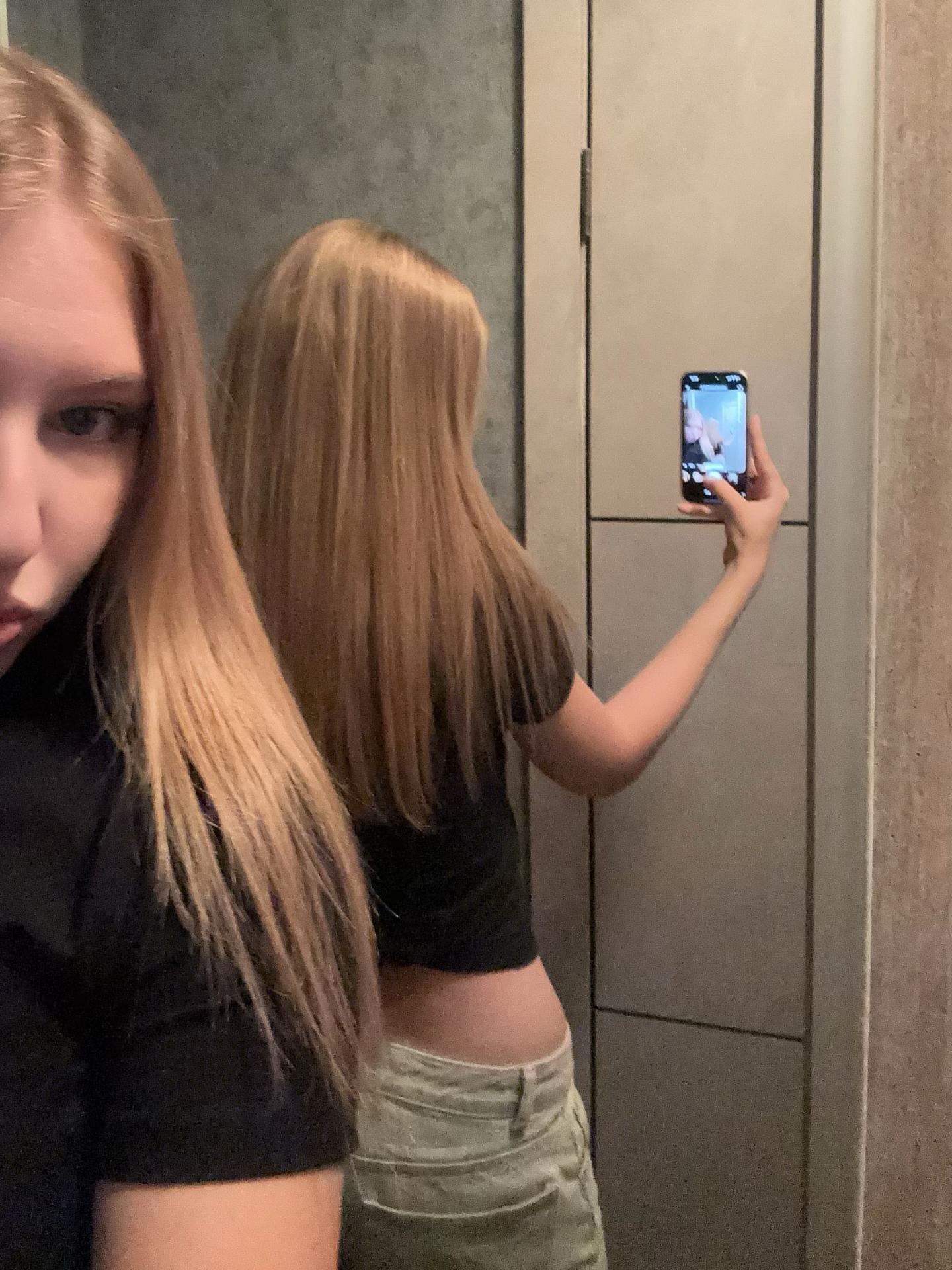 @<4