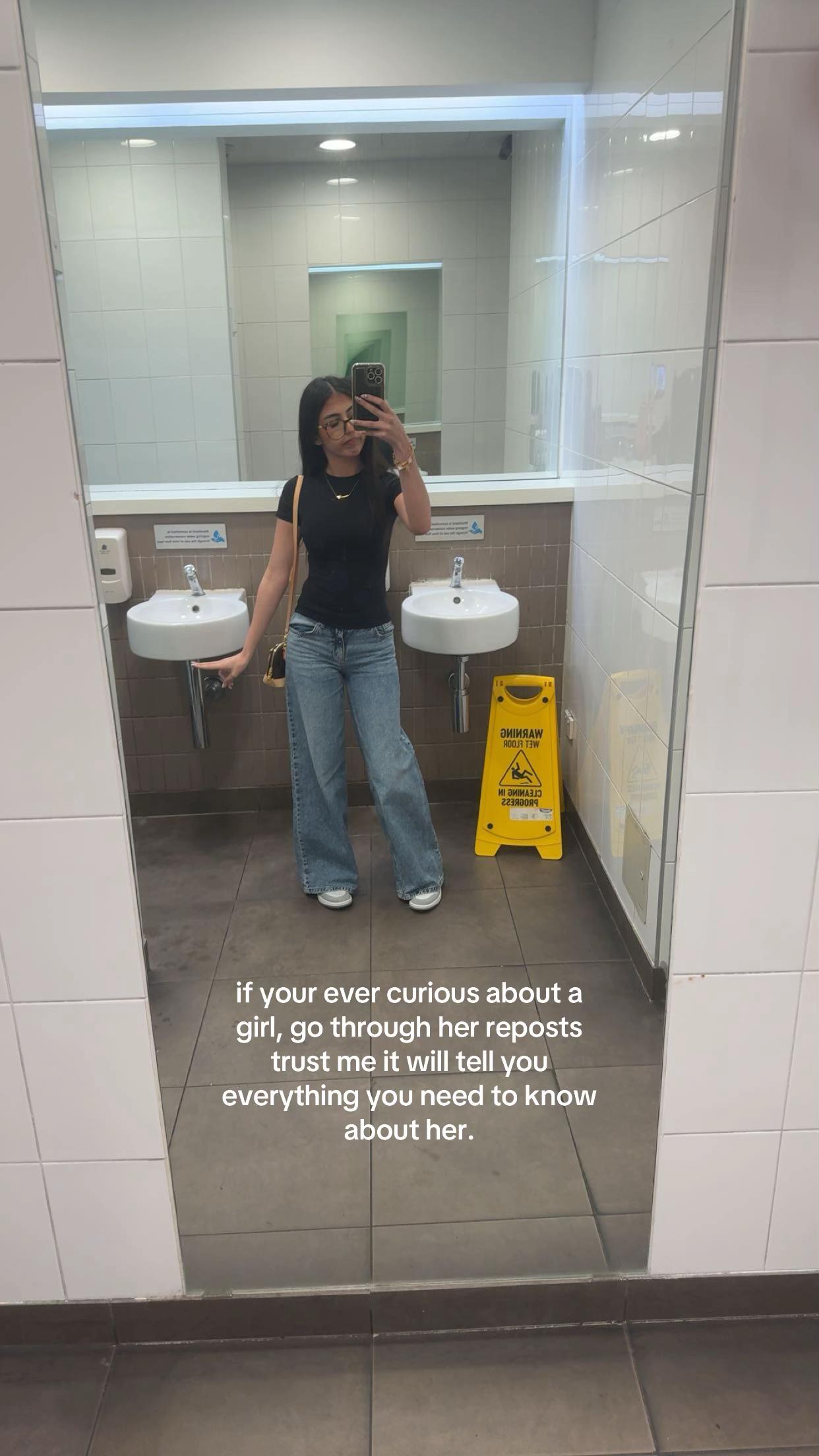 @𝐑