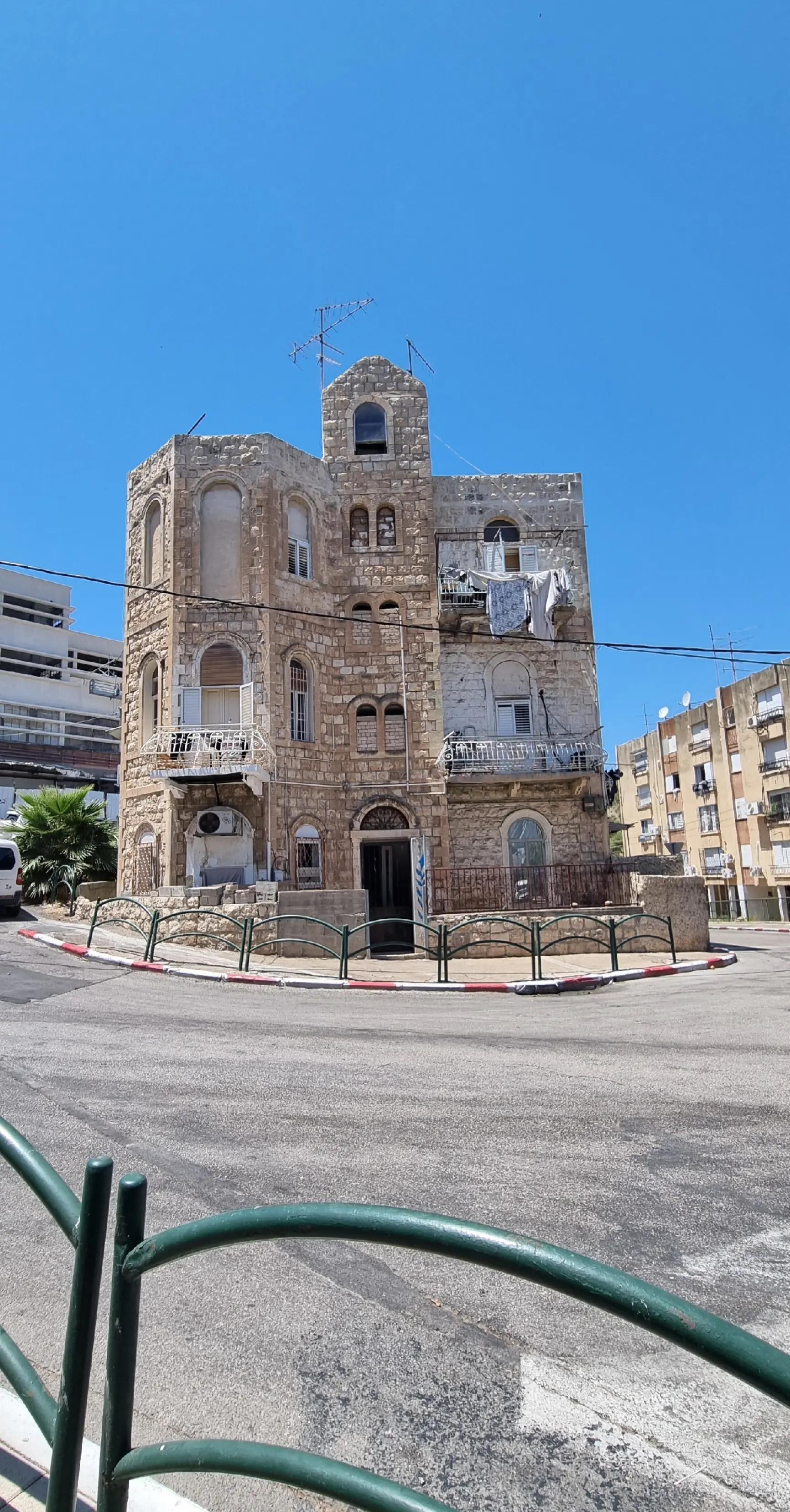 @פורטל הכרמל , emily halabi