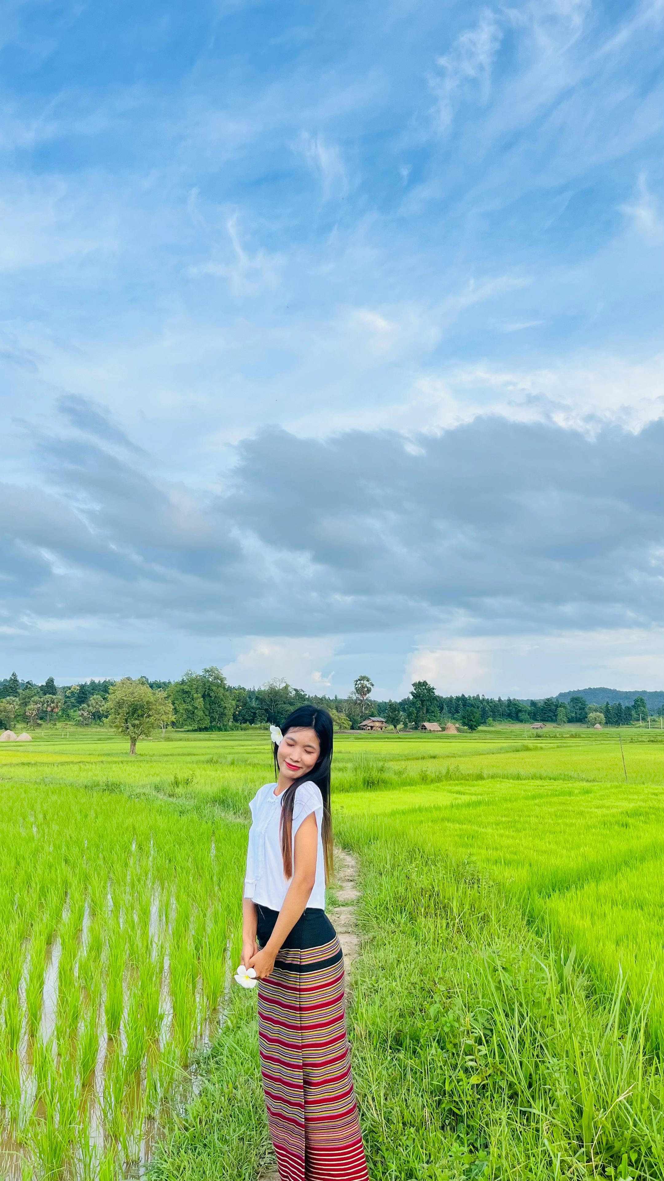 @shwe yeeဝန်းသိုသူ