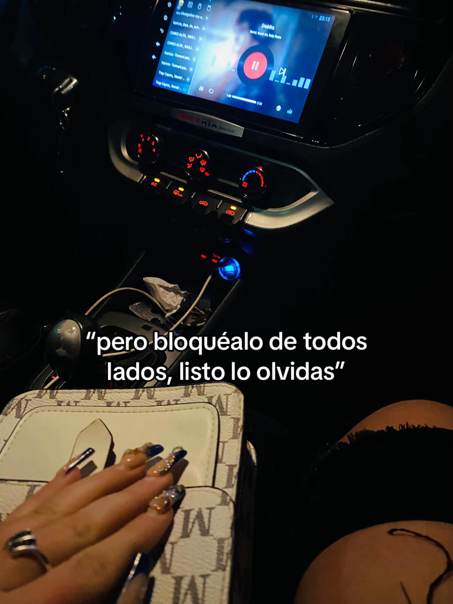 @ᥫ᭡.