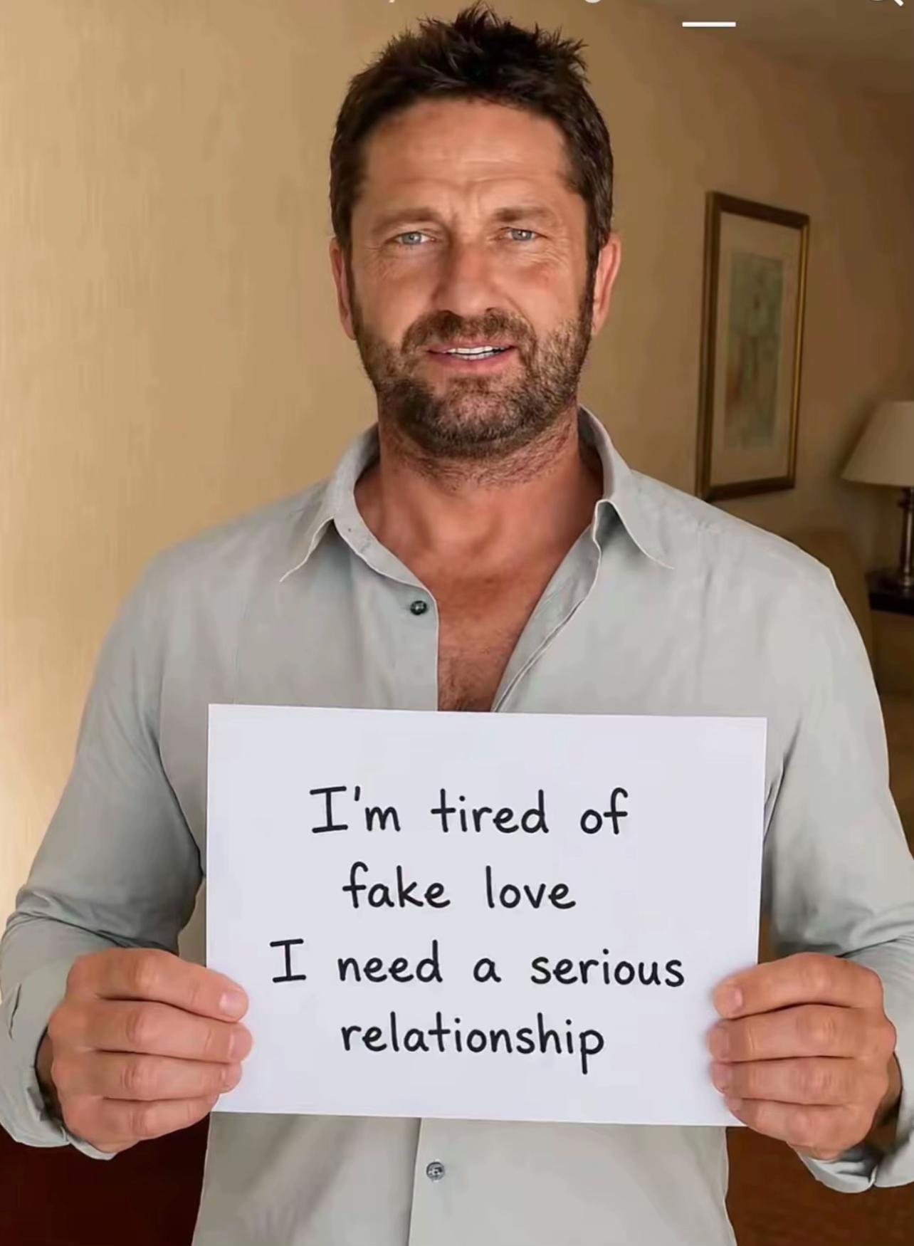 @Gerard butler private account✅