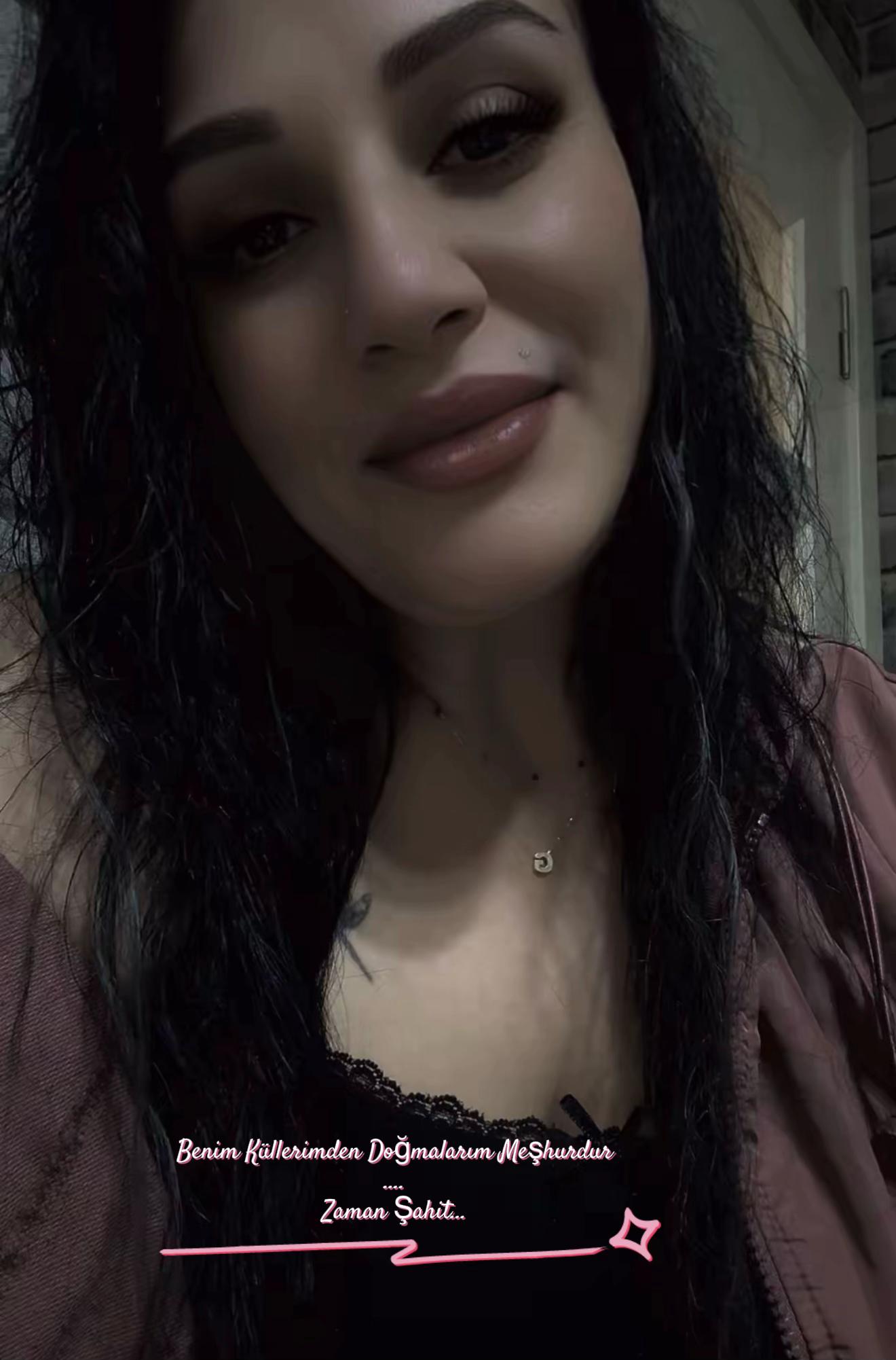 @GüL(~.~)