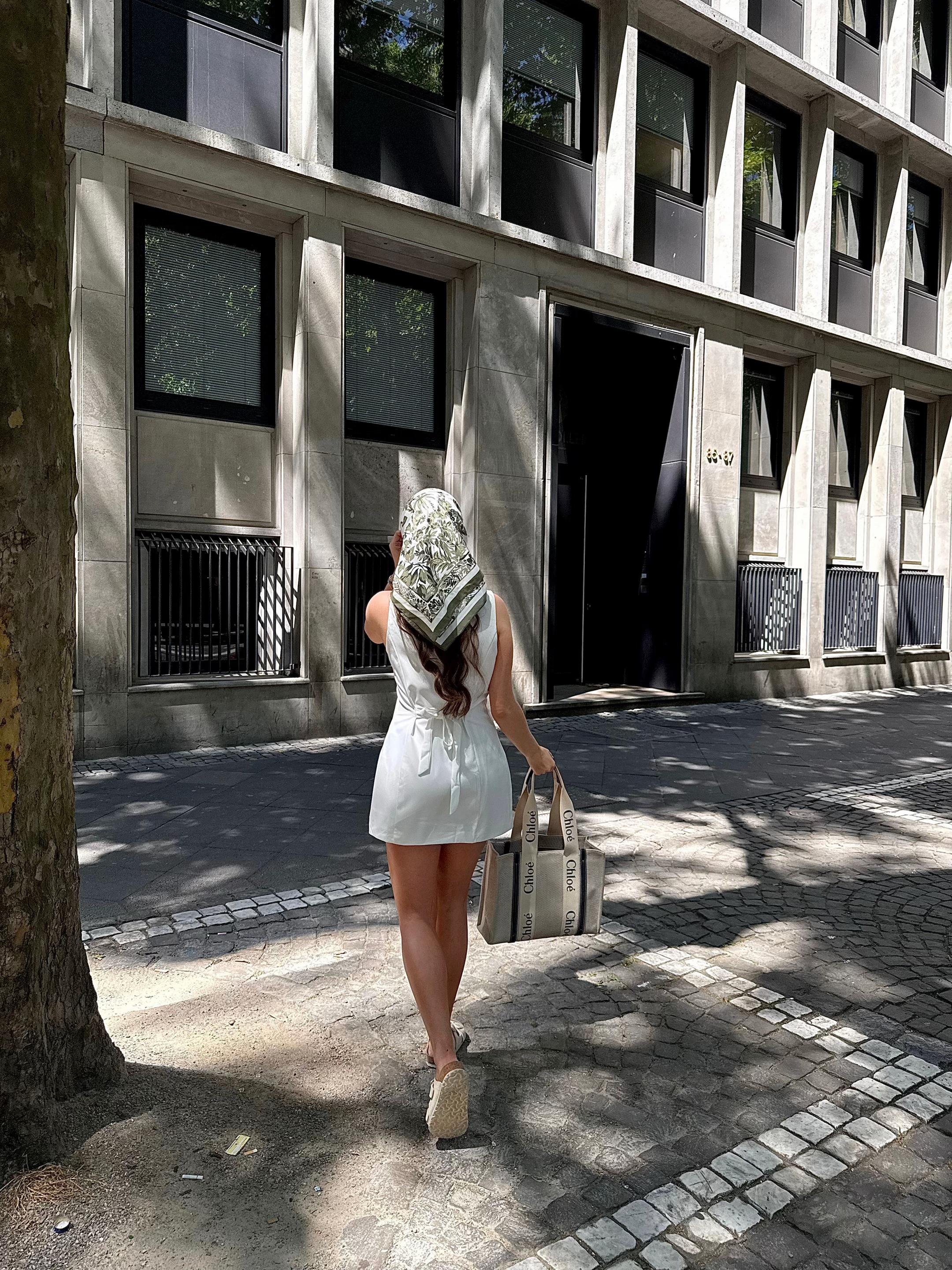 @Clarabella