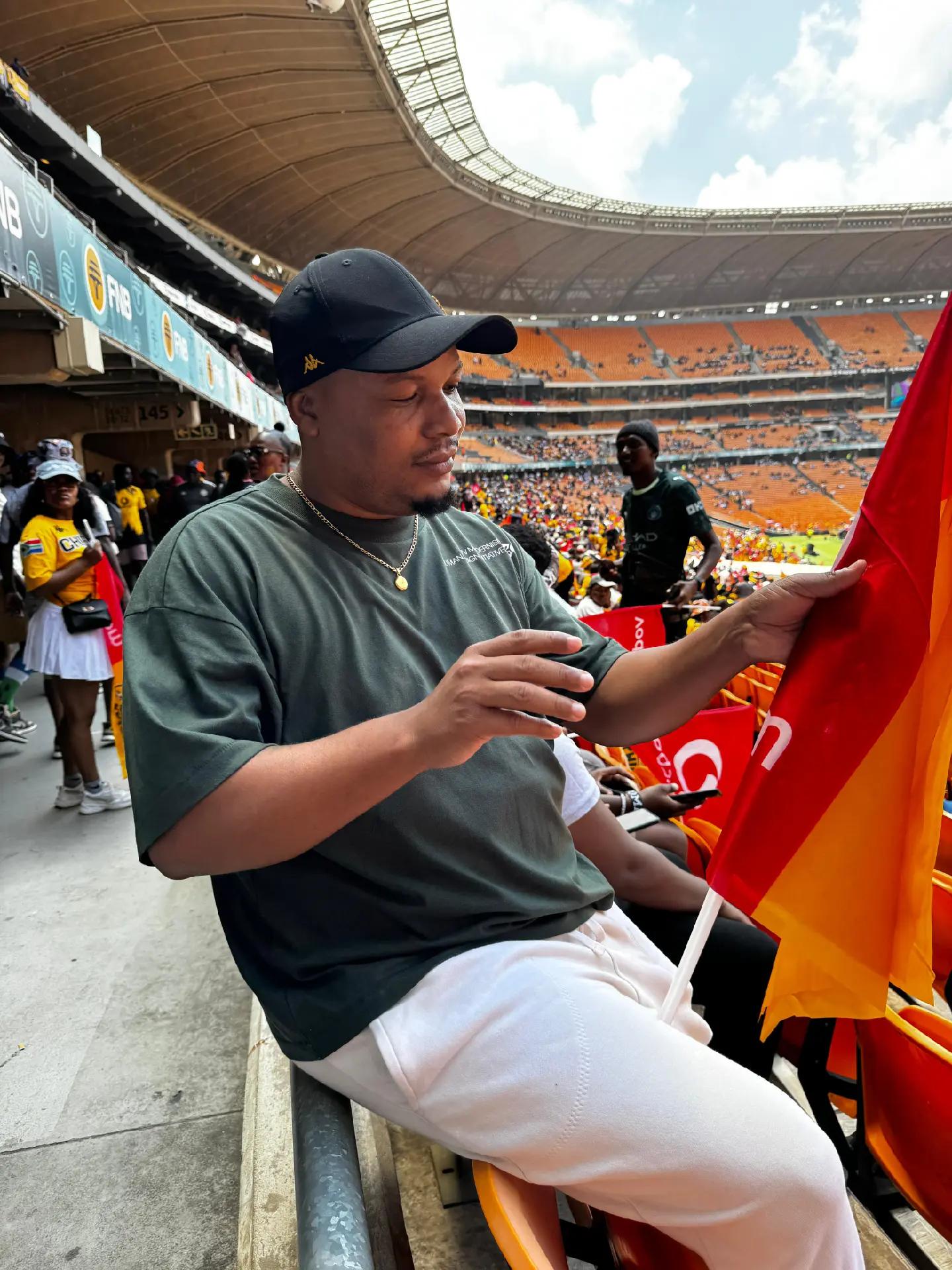 @BuhleMcking🇿🇦