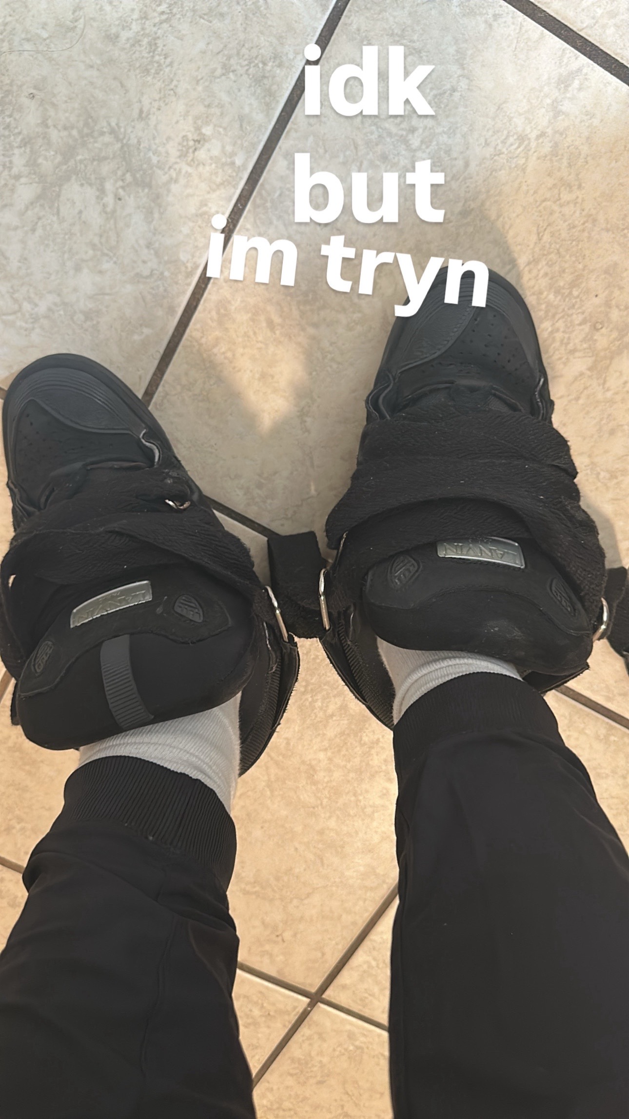 @⃟