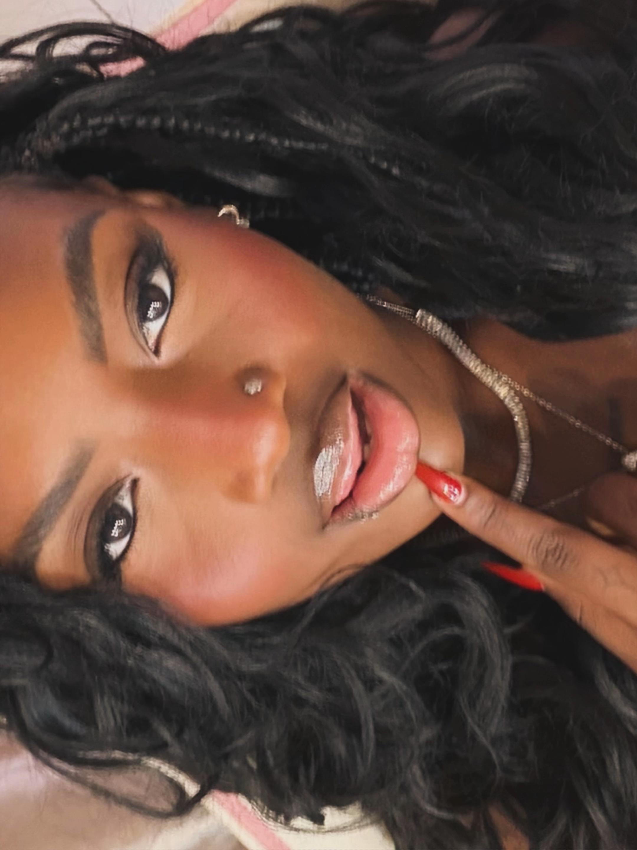 @alanahbombom
