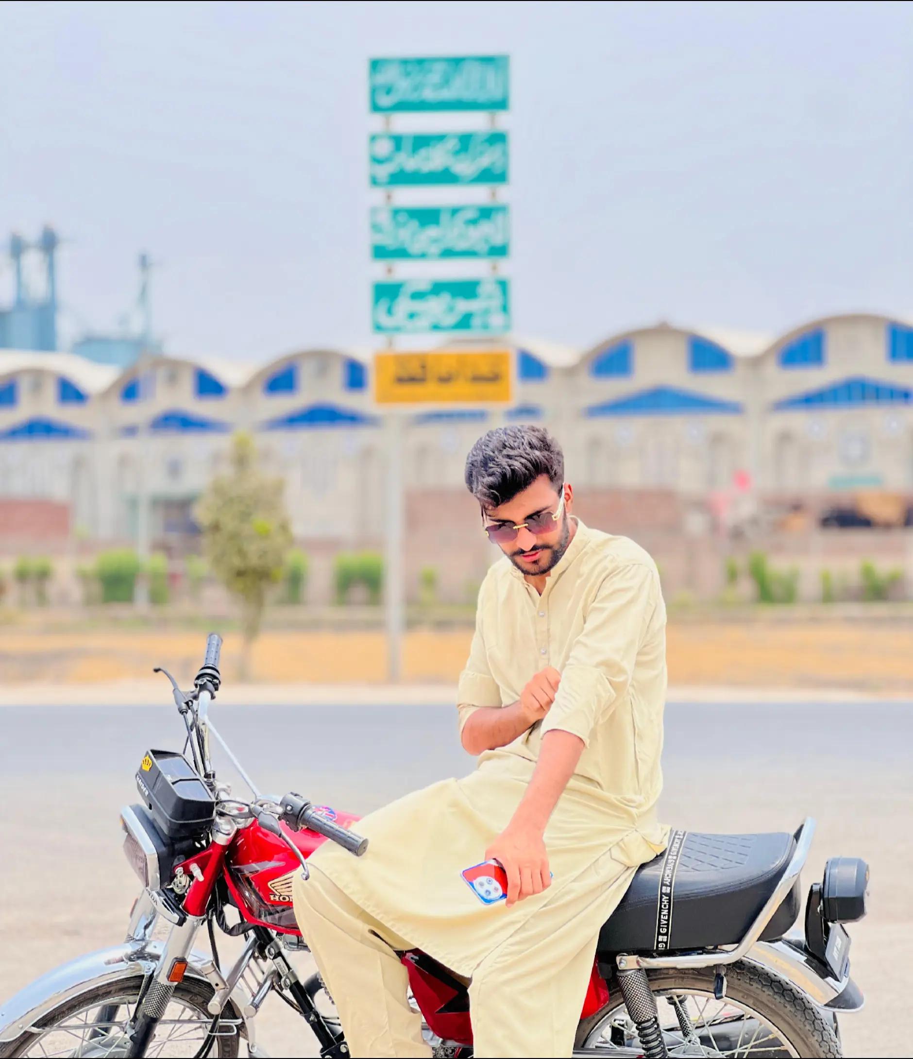 @ہاشم اعوان ⚜️