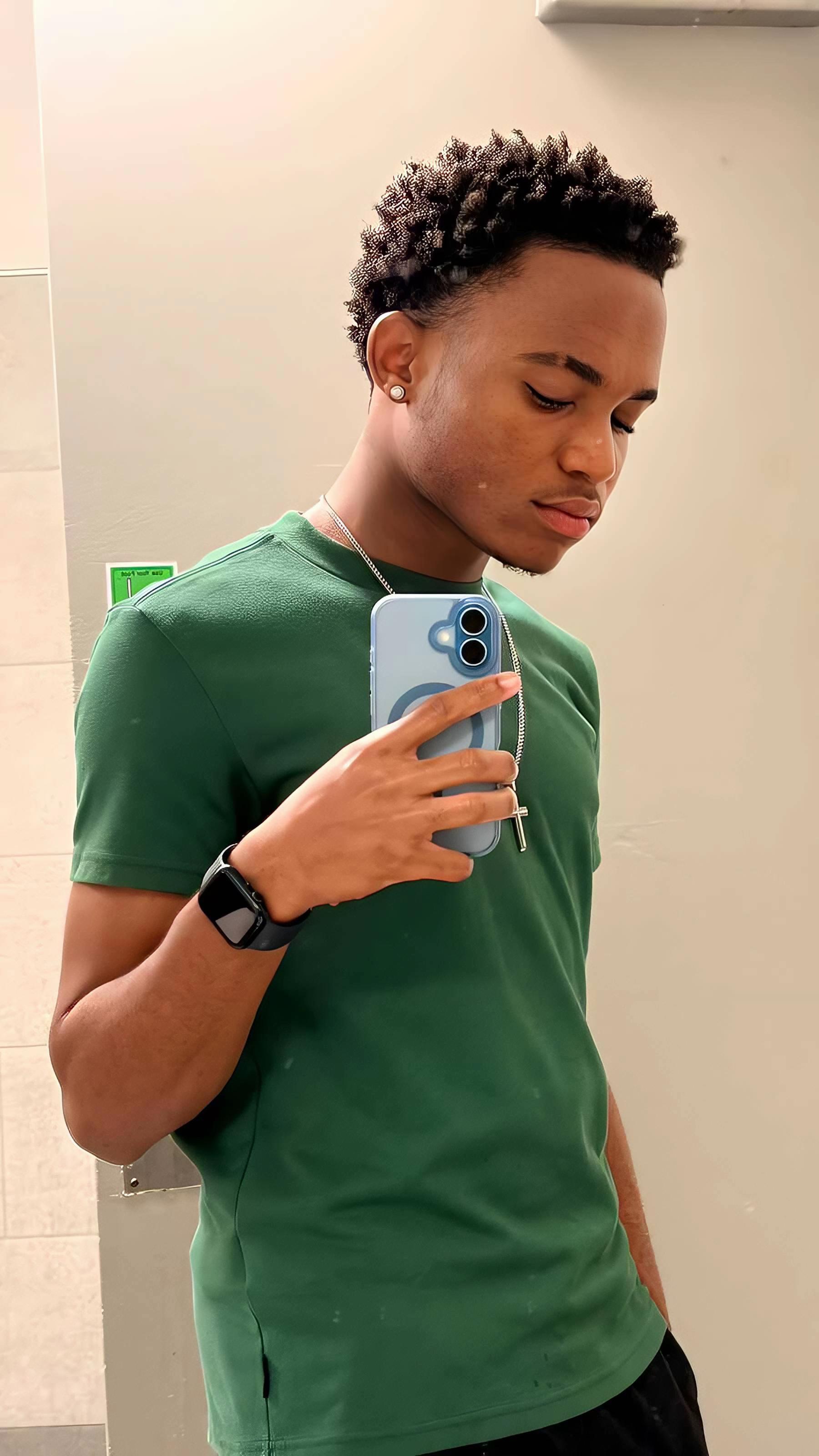 @xndrbtw_