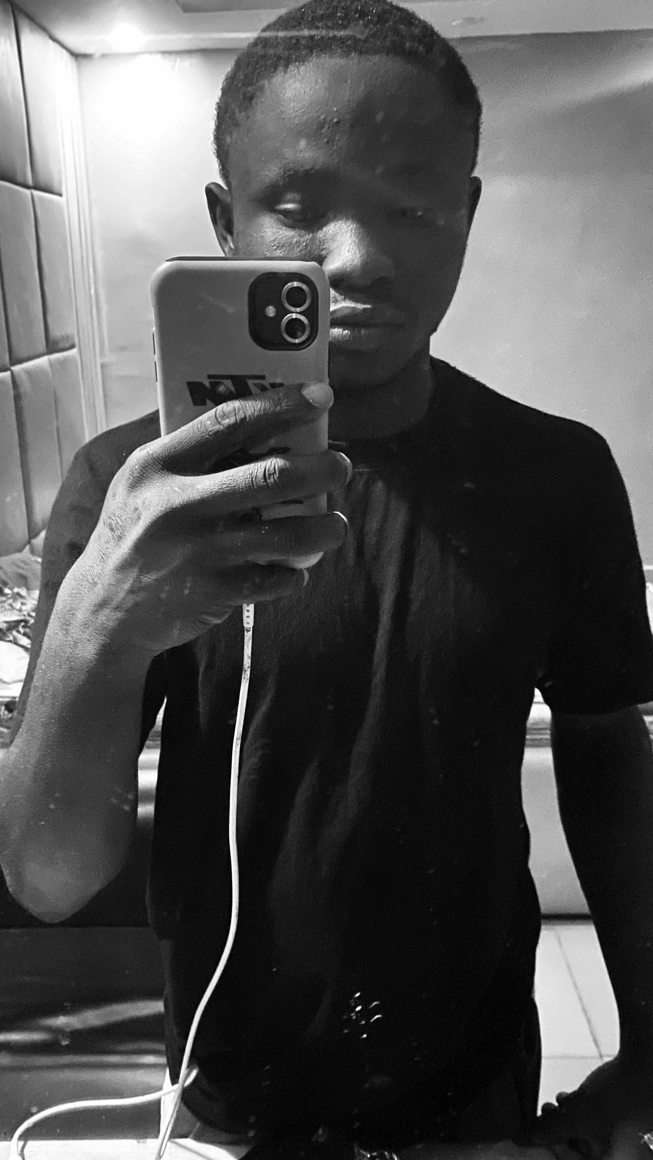 @Mrblackcomedy😇
