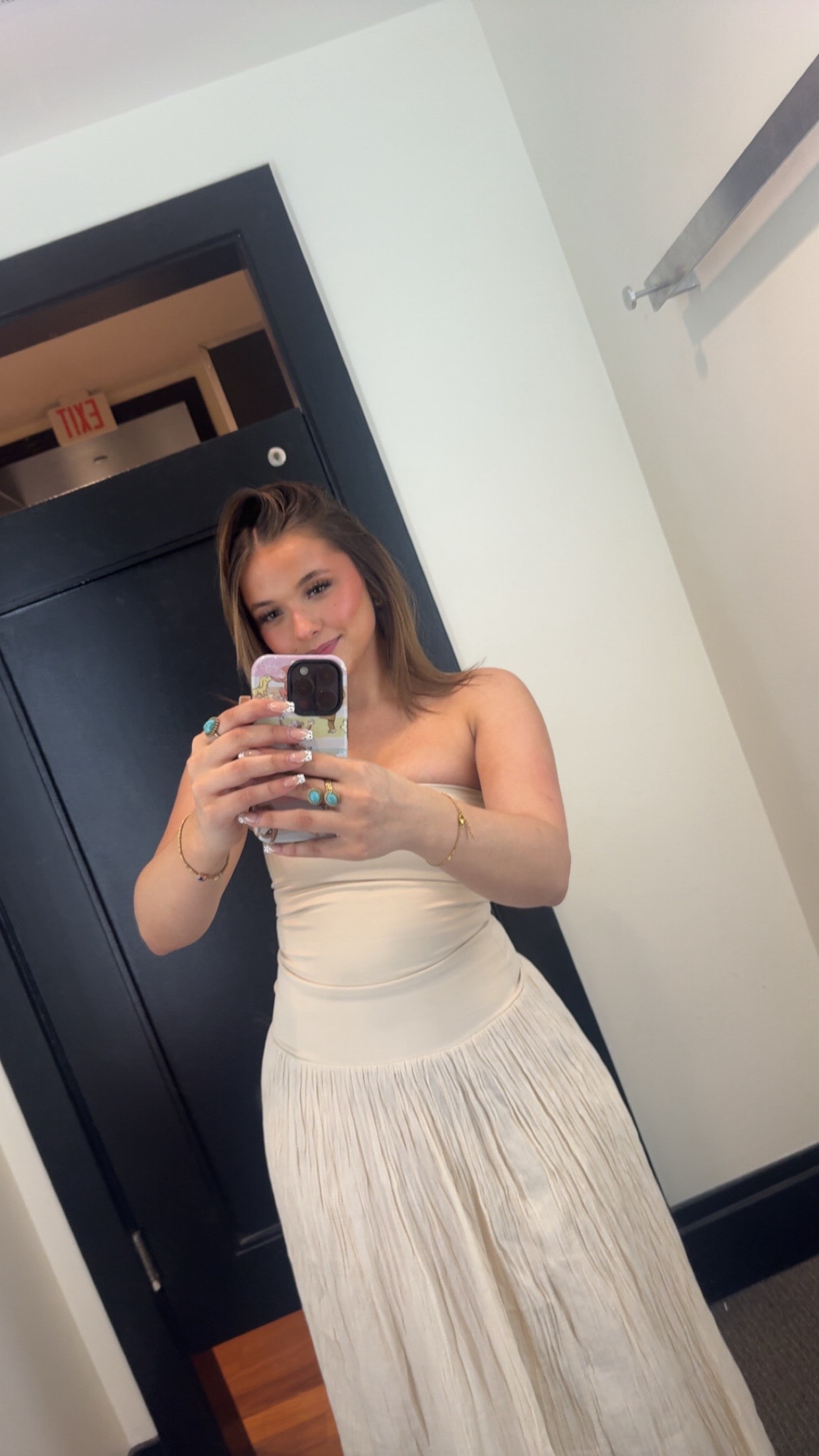 @Bella