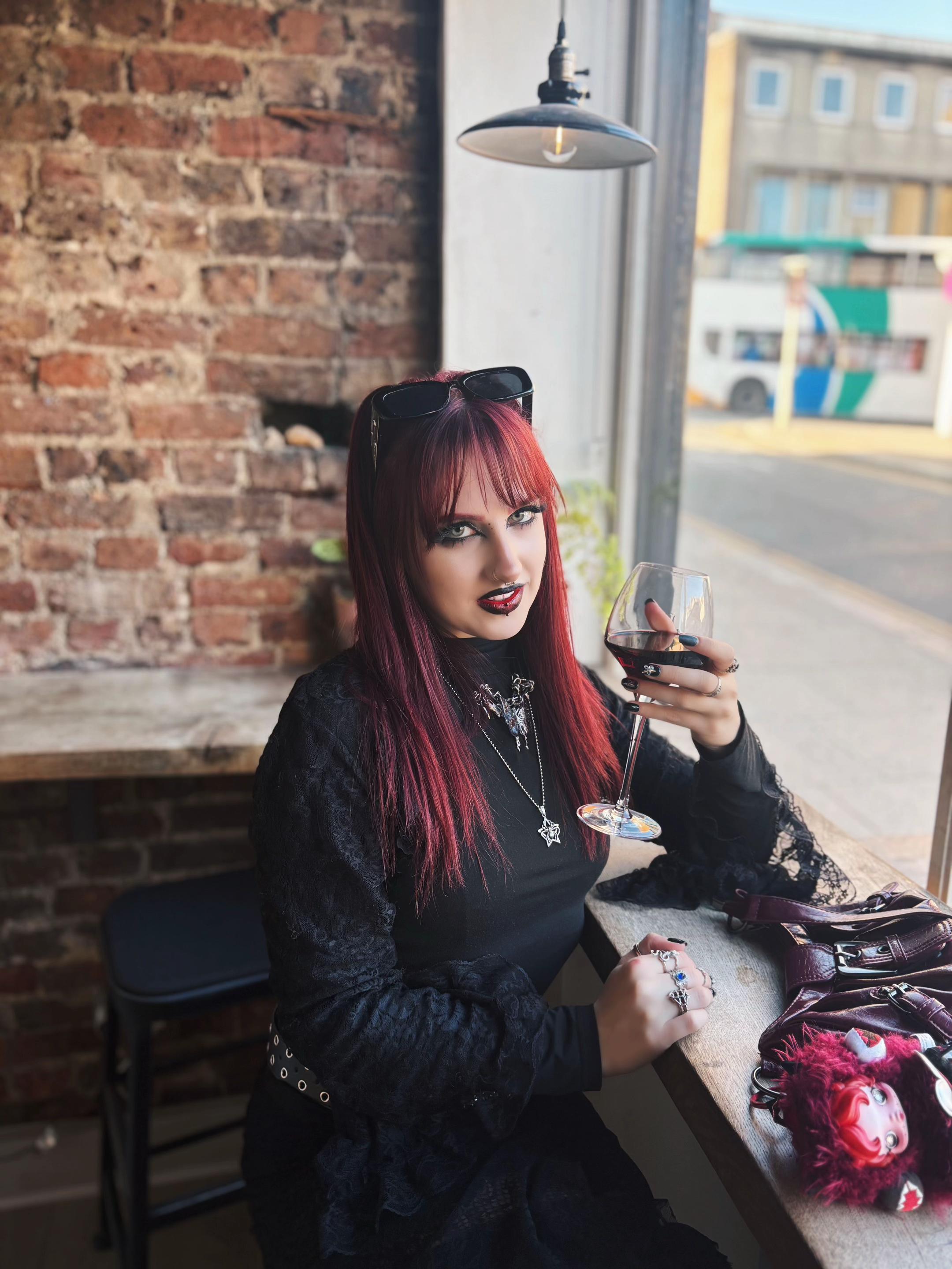 @Ivy Fox 🦇