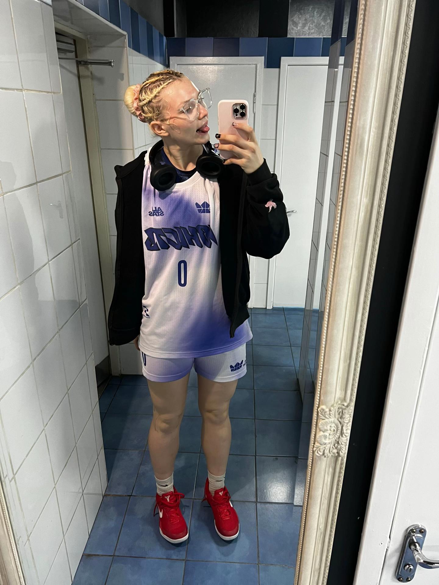 @Anna Vavryk