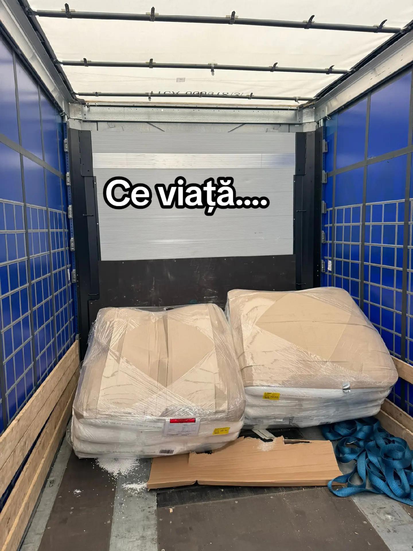 @Poli