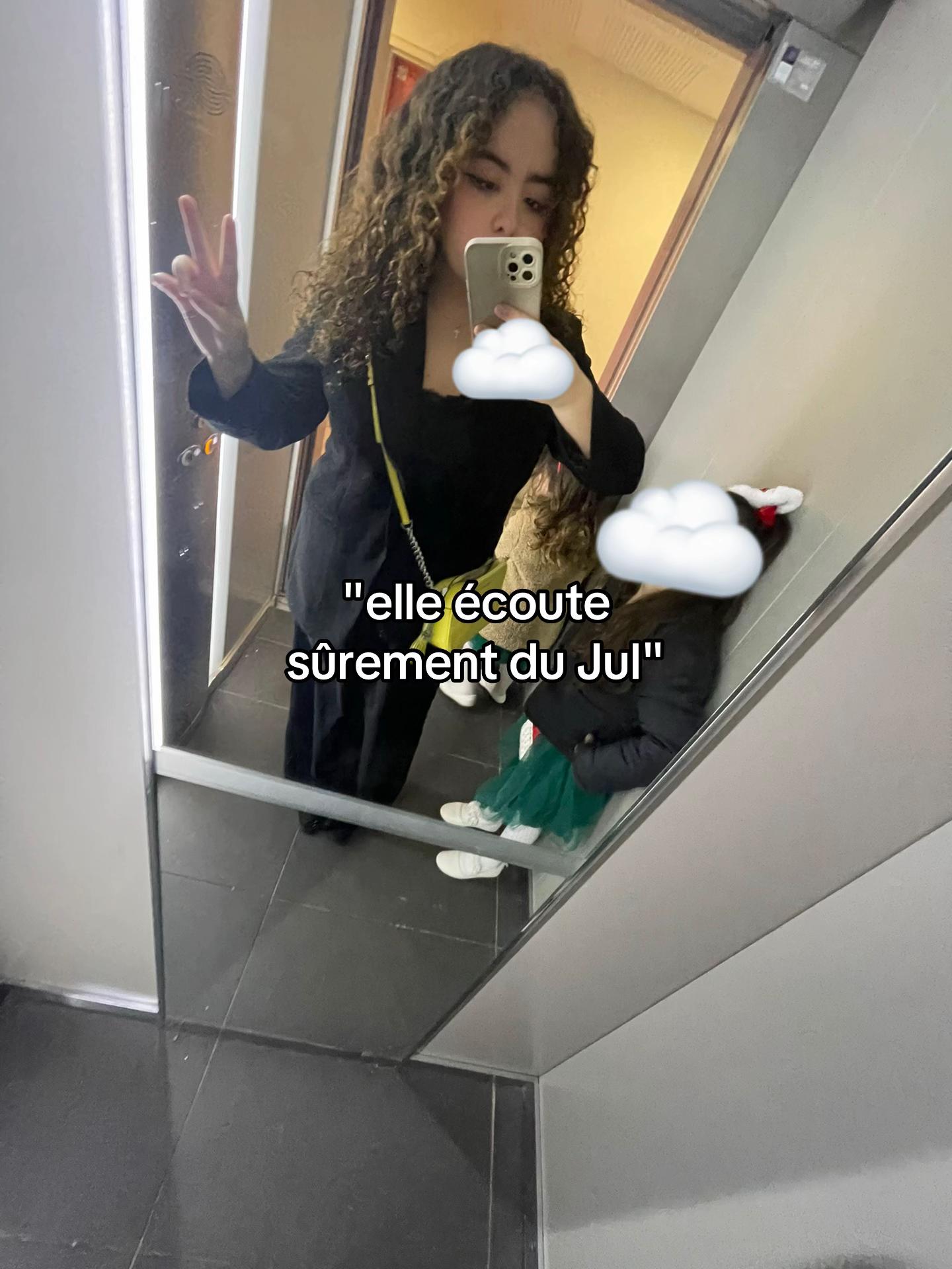 @𑣲