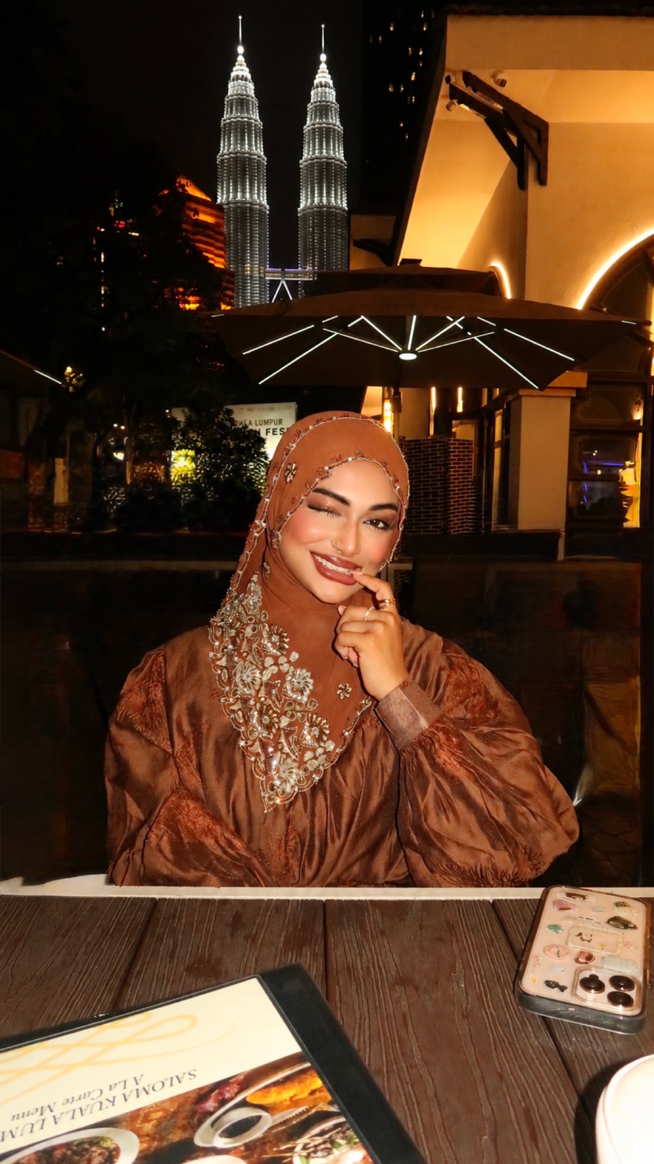 @وحيدة