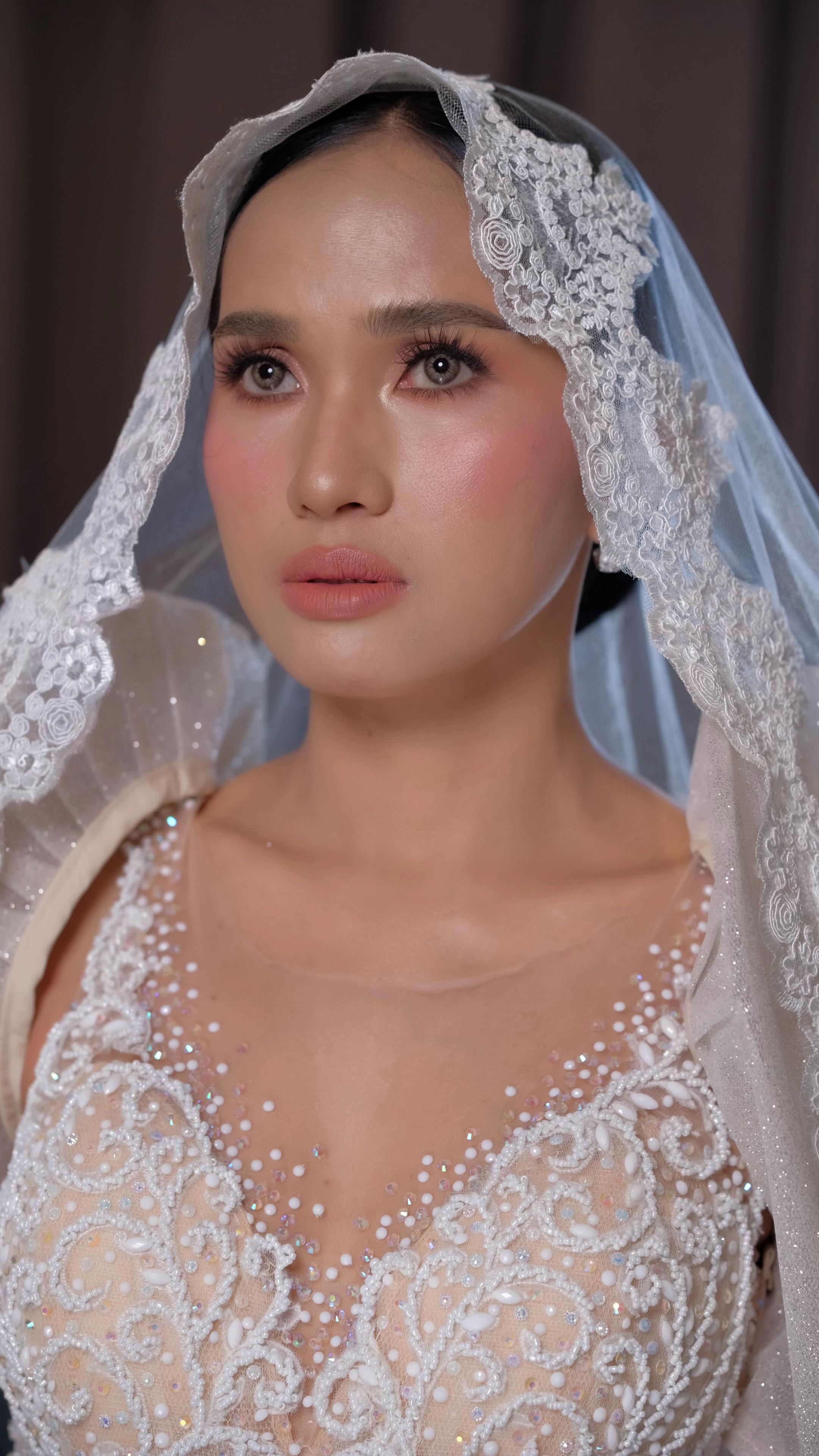 @applegayemakeupartist