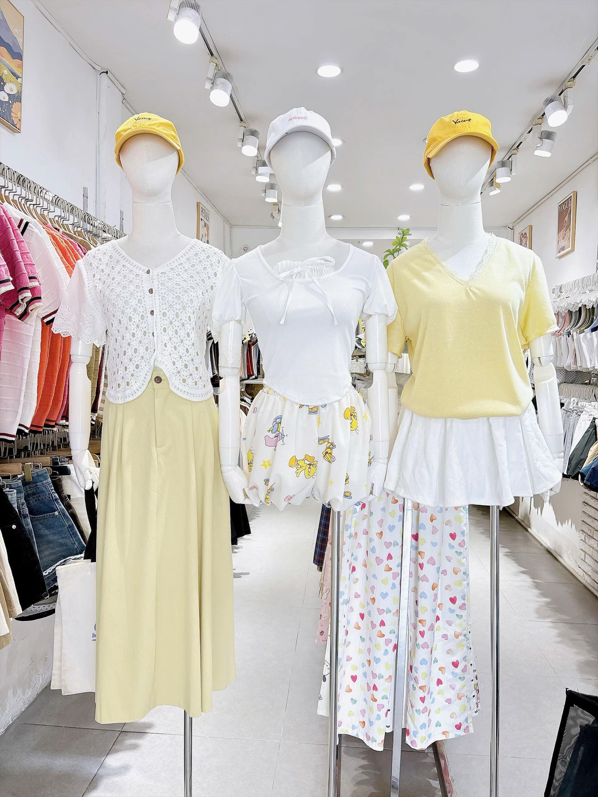 @TIỆM CROPTOP XINH XĨU- EIGHTYK