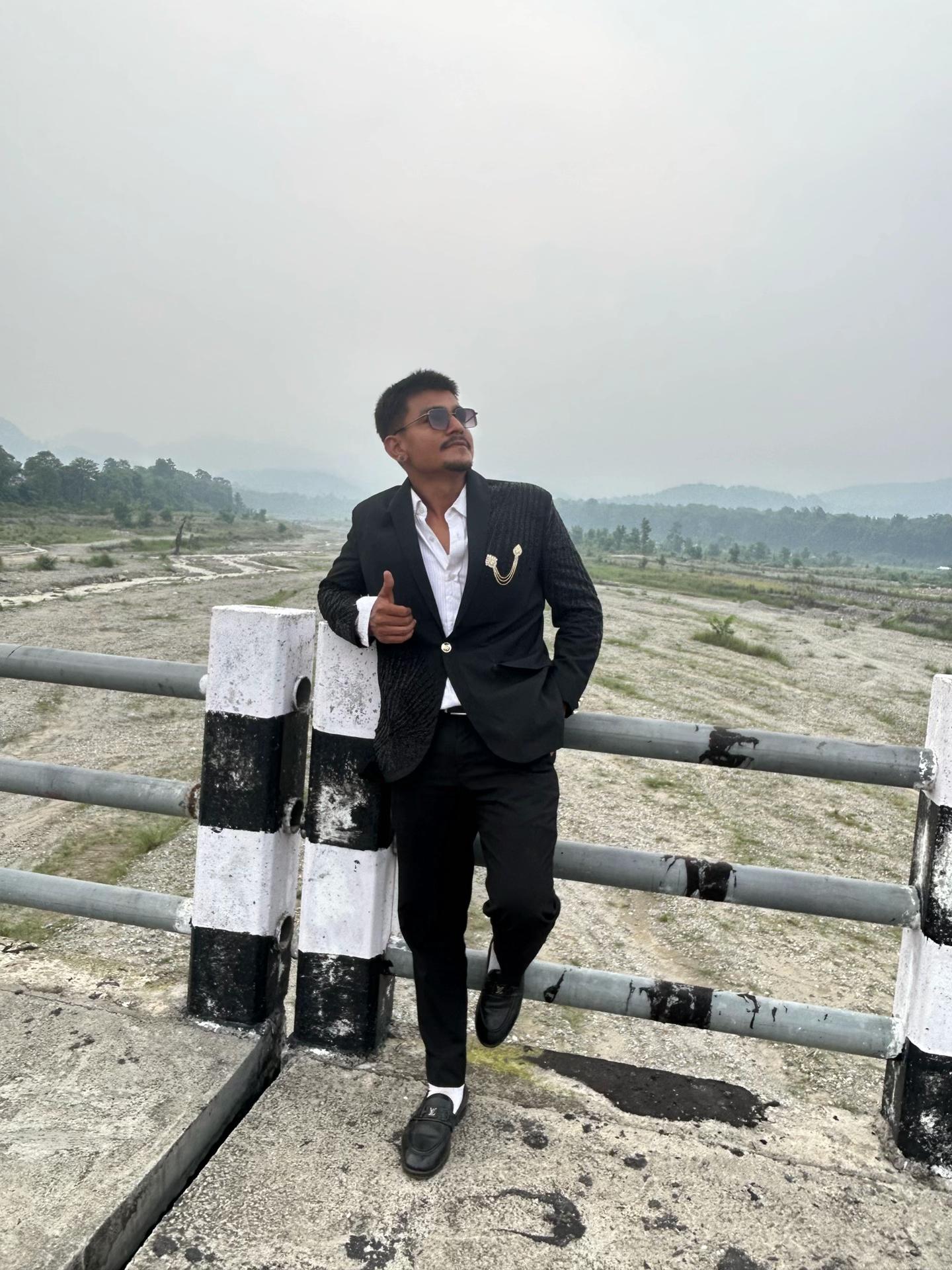 @Ashish Poudel ☮️🕊️❤️
