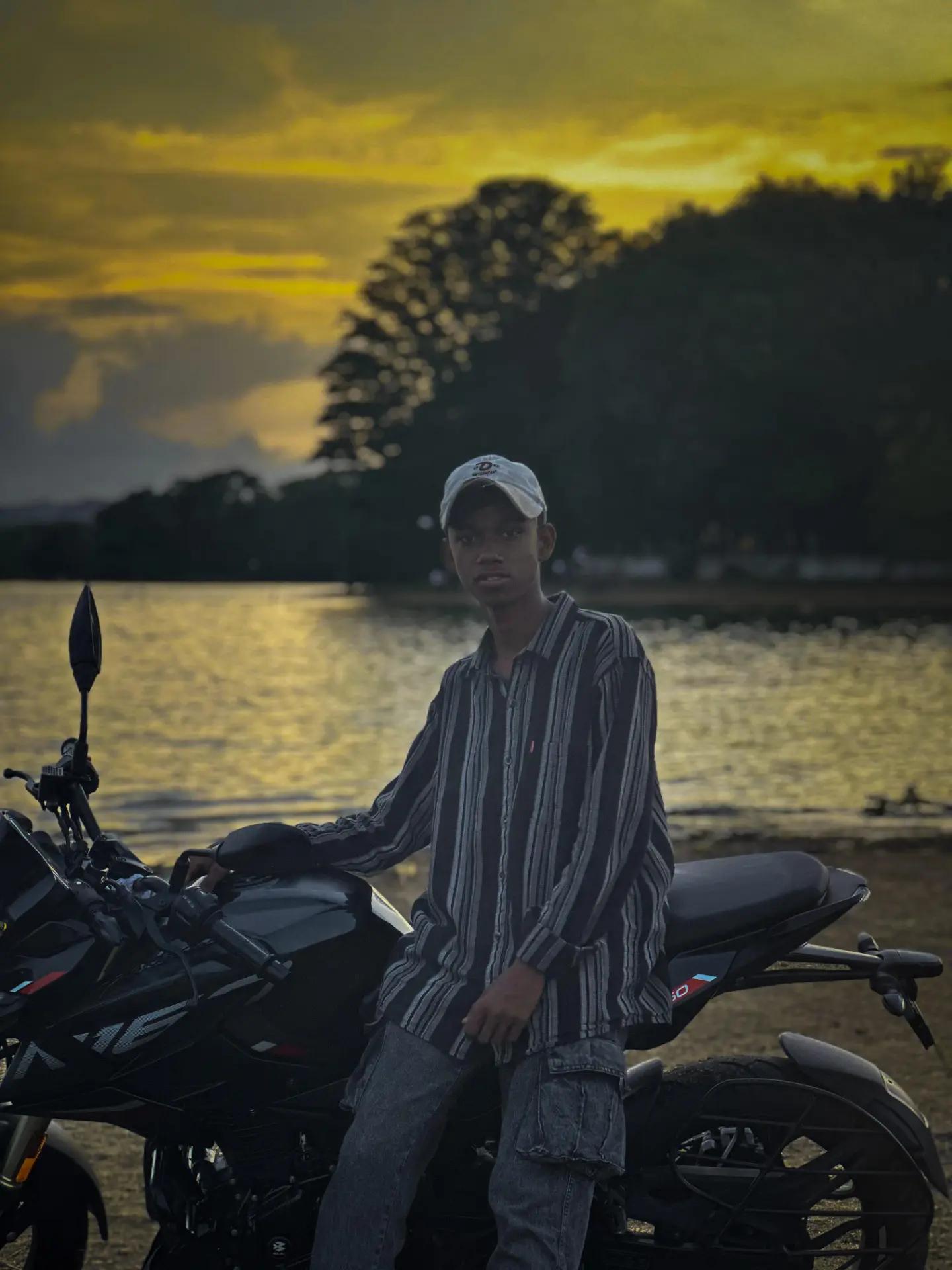 @𝗞AveeZz🕸️🖤