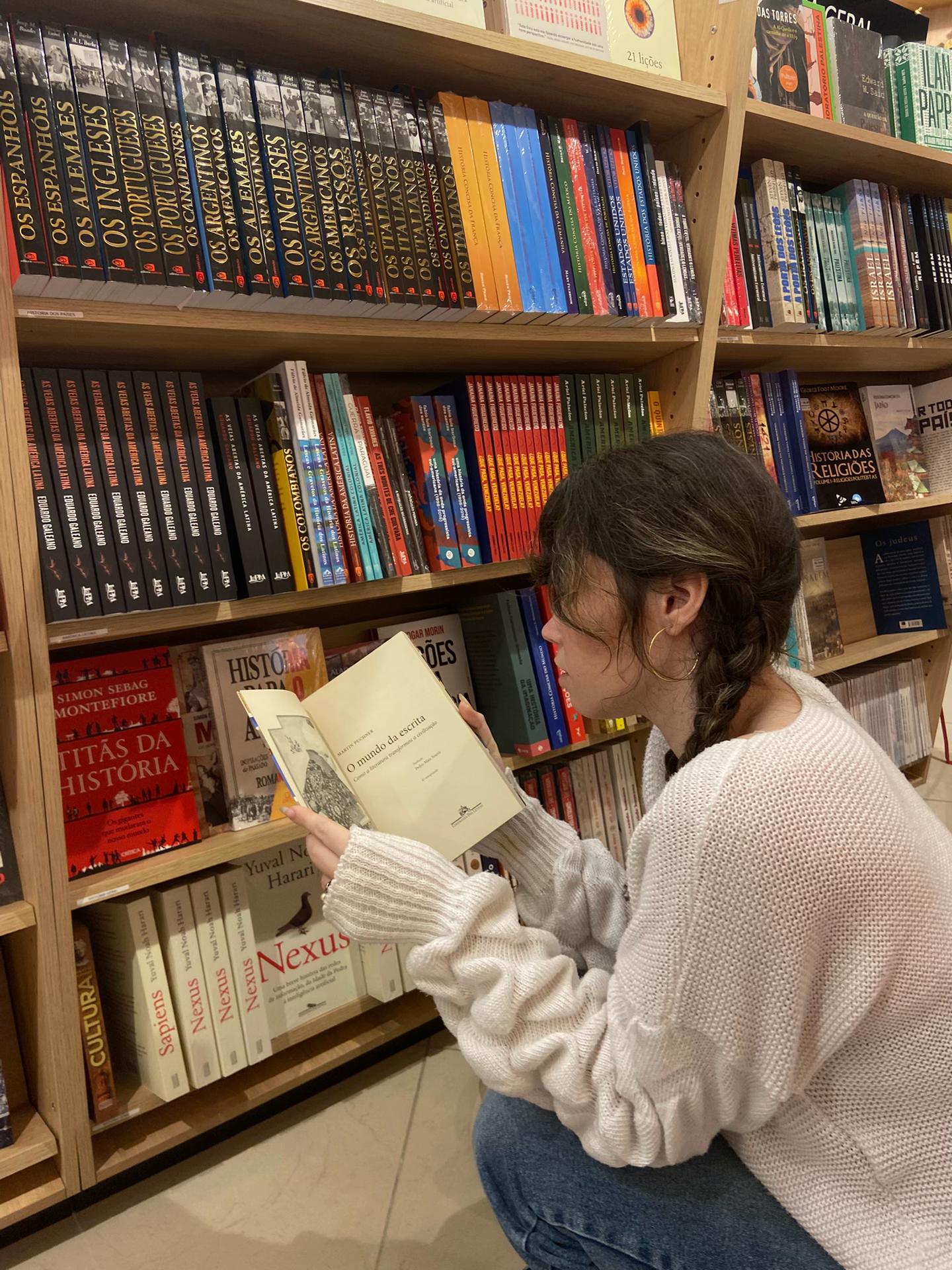 @𝐥𝐚𝐮𝐫𝐞𝐧 📖