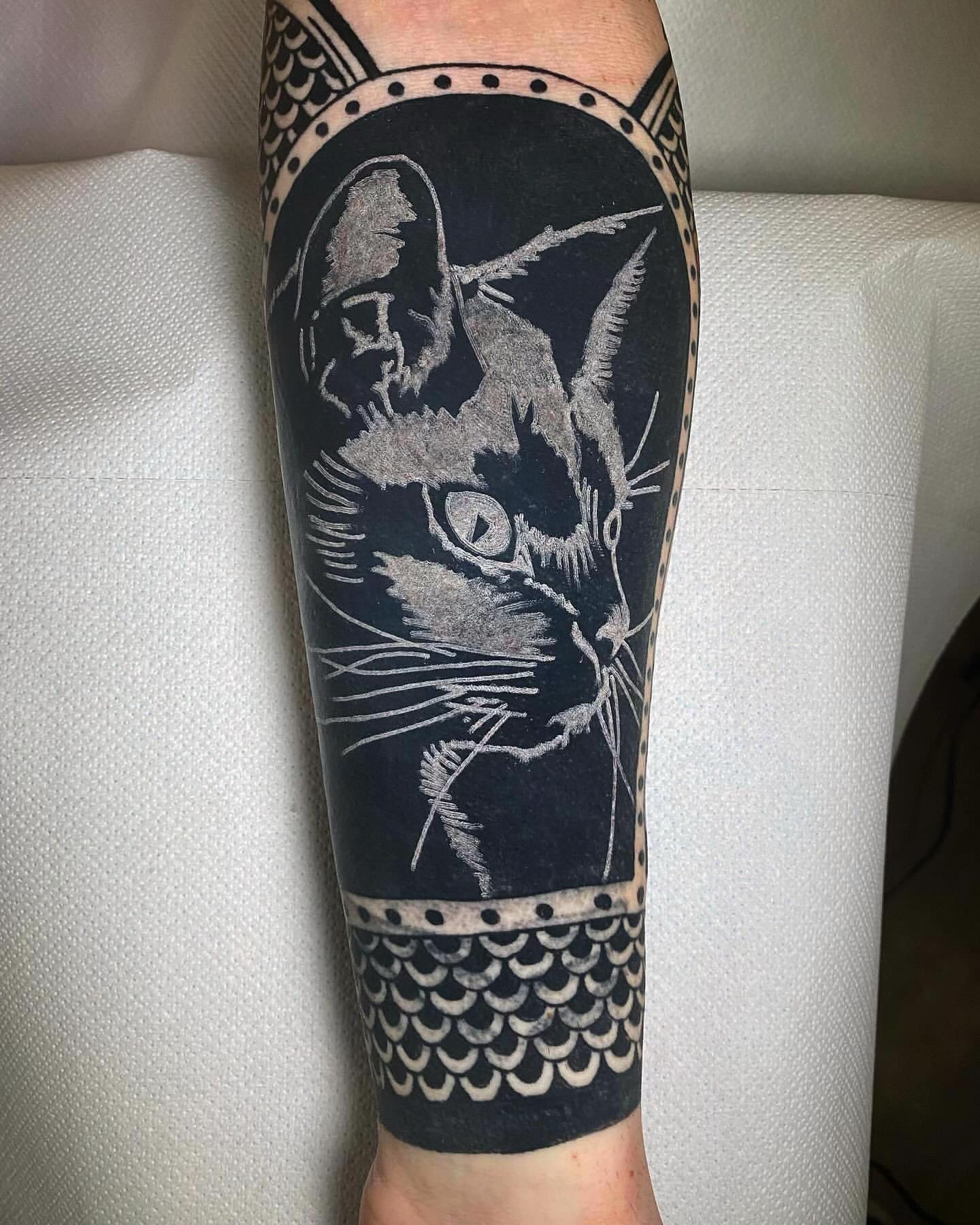 @WHITE ON BLACK TATTOO