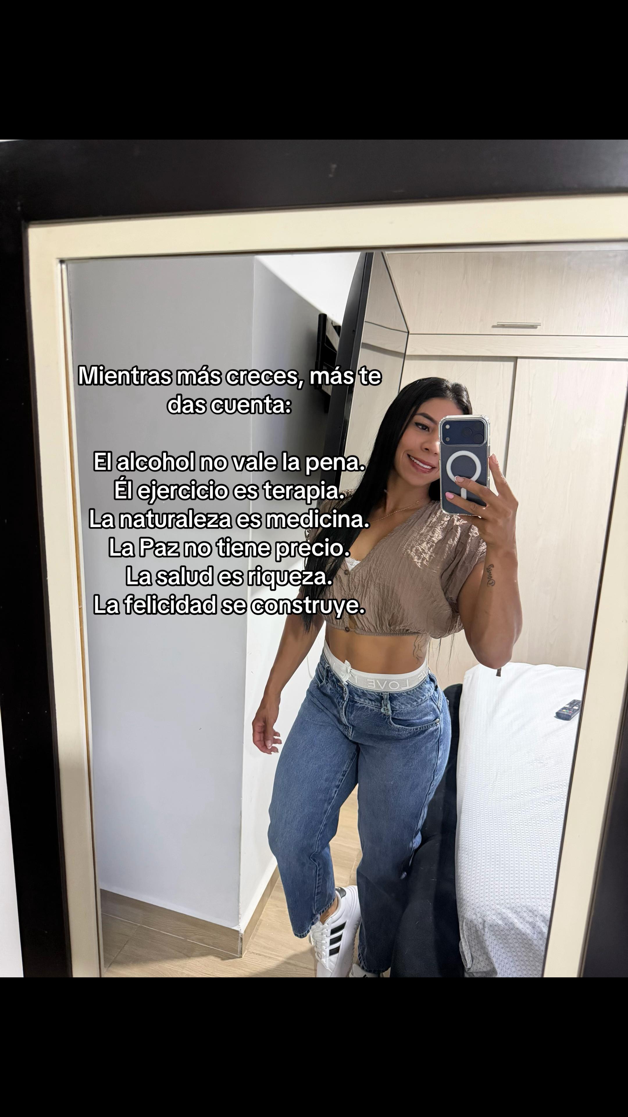 @lillymolinafit